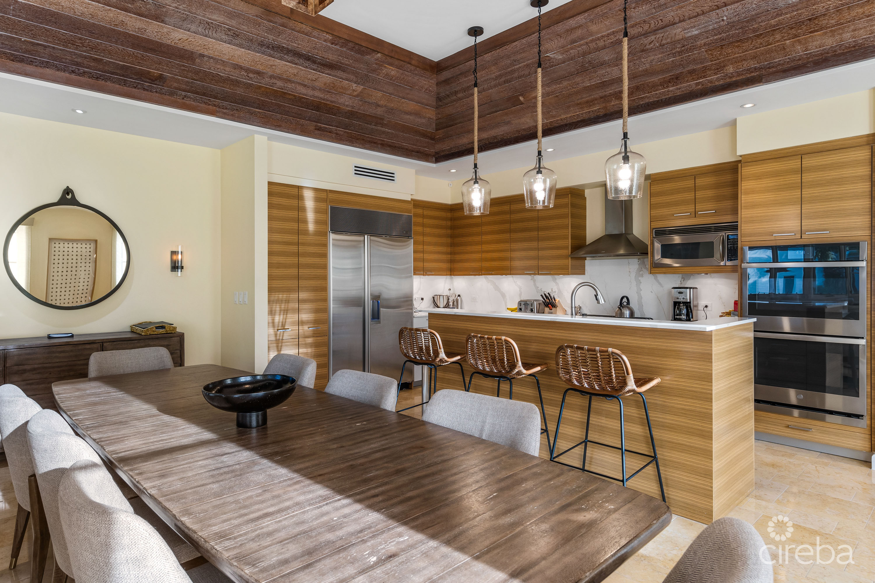 RITZ CARLTON - EXCLUSIVE RESORTS RESIDENCE