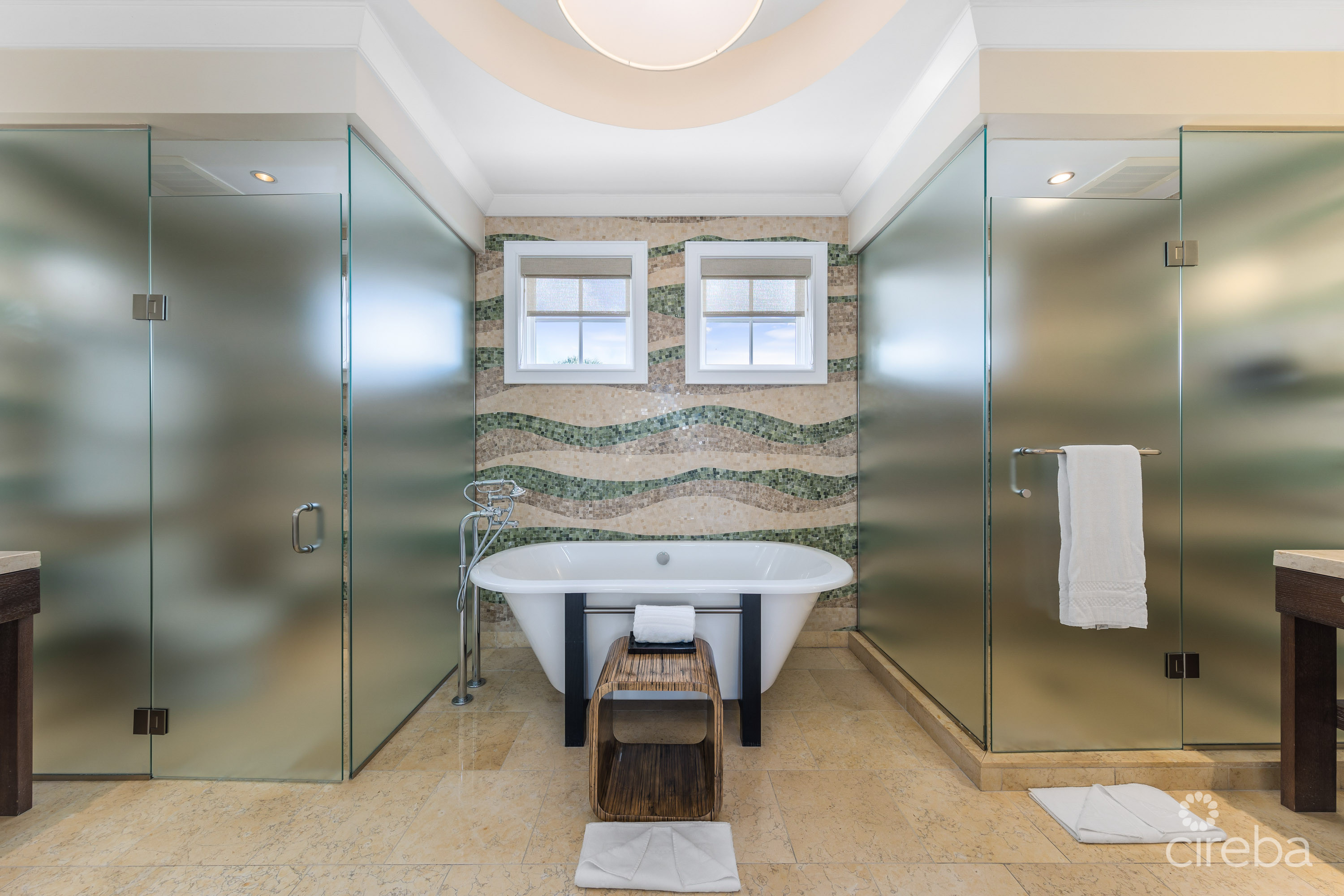 RITZ CARLTON - EXCLUSIVE RESORTS RESIDENCE