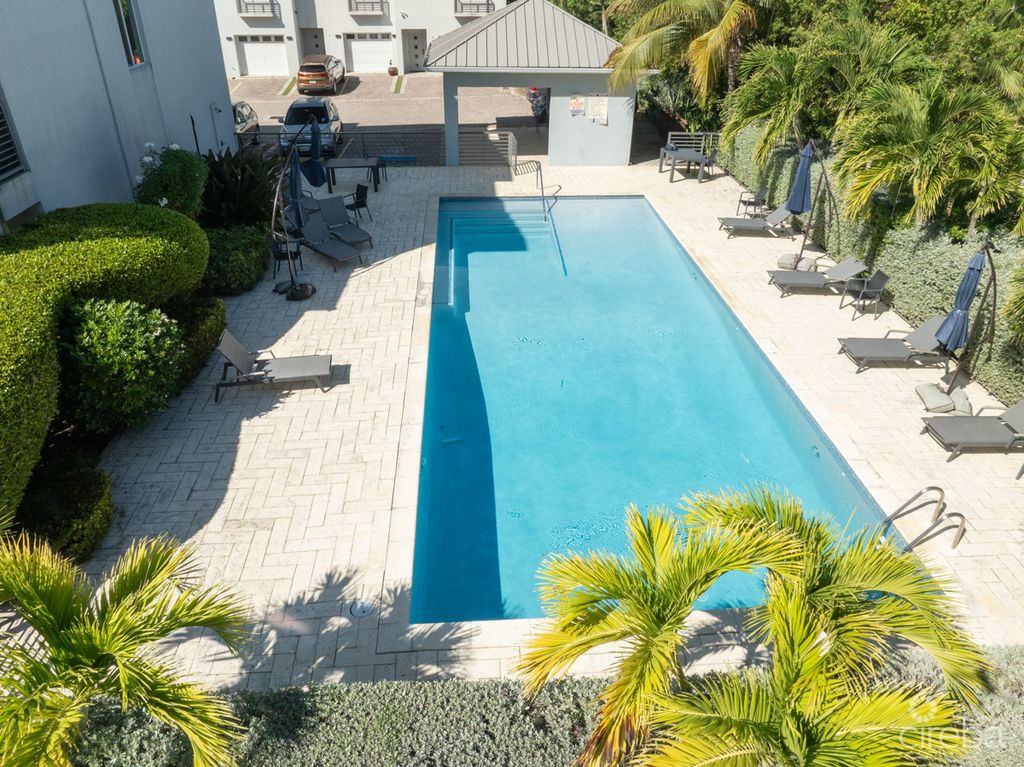 SOUTH BAY ESTATES – 4 BED TOWNHOME WITH EXCEPTIONAL FLOOR PLAN