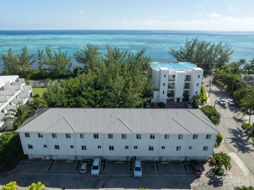 SOUTH BAY ESTATES – 4 BED TOWNHOME WITH EXCEPTIONAL FLOOR PLAN