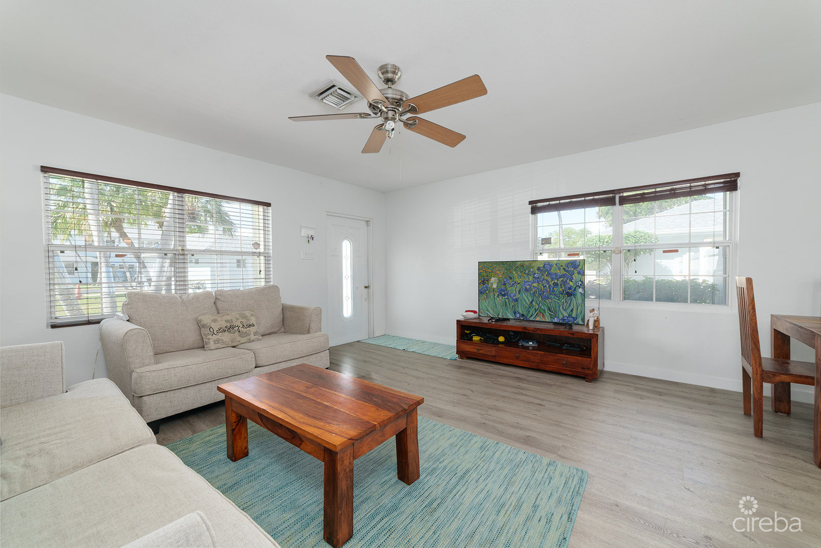 PALM SPRINGS SPACIOUS ONE BED – RARE FIND