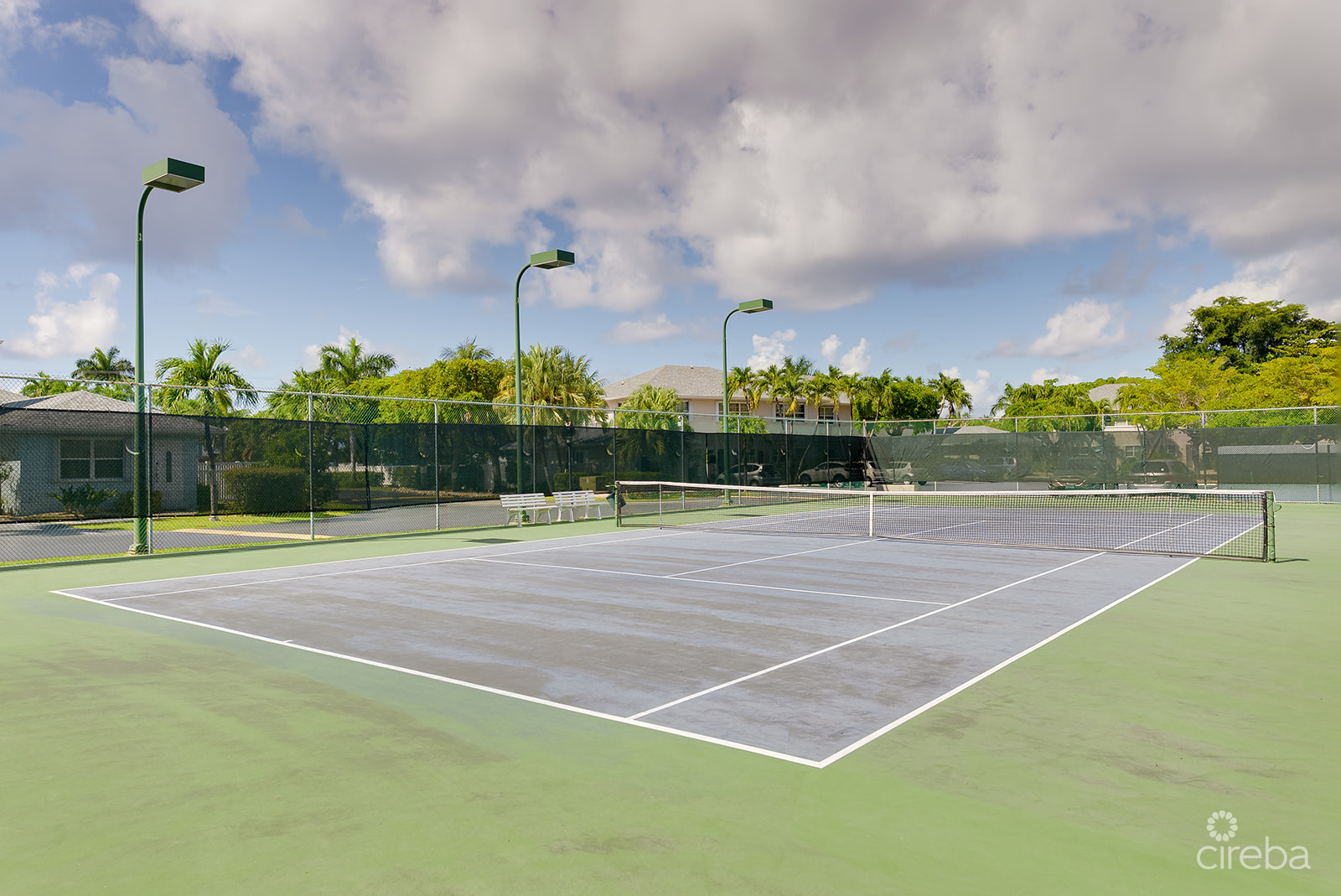 PALM SPRINGS SPACIOUS ONE BED – RARE FIND