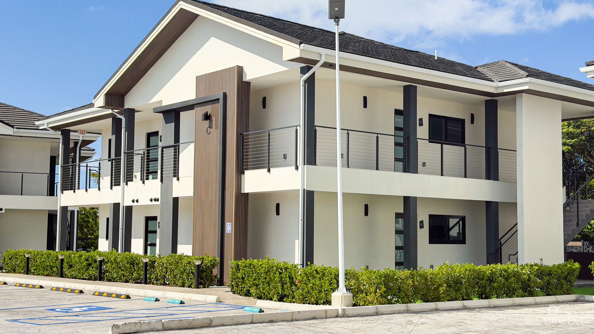 ARZA 3 BED CORNER CONDO – CASH BACK OPTIONS AVAILABLE