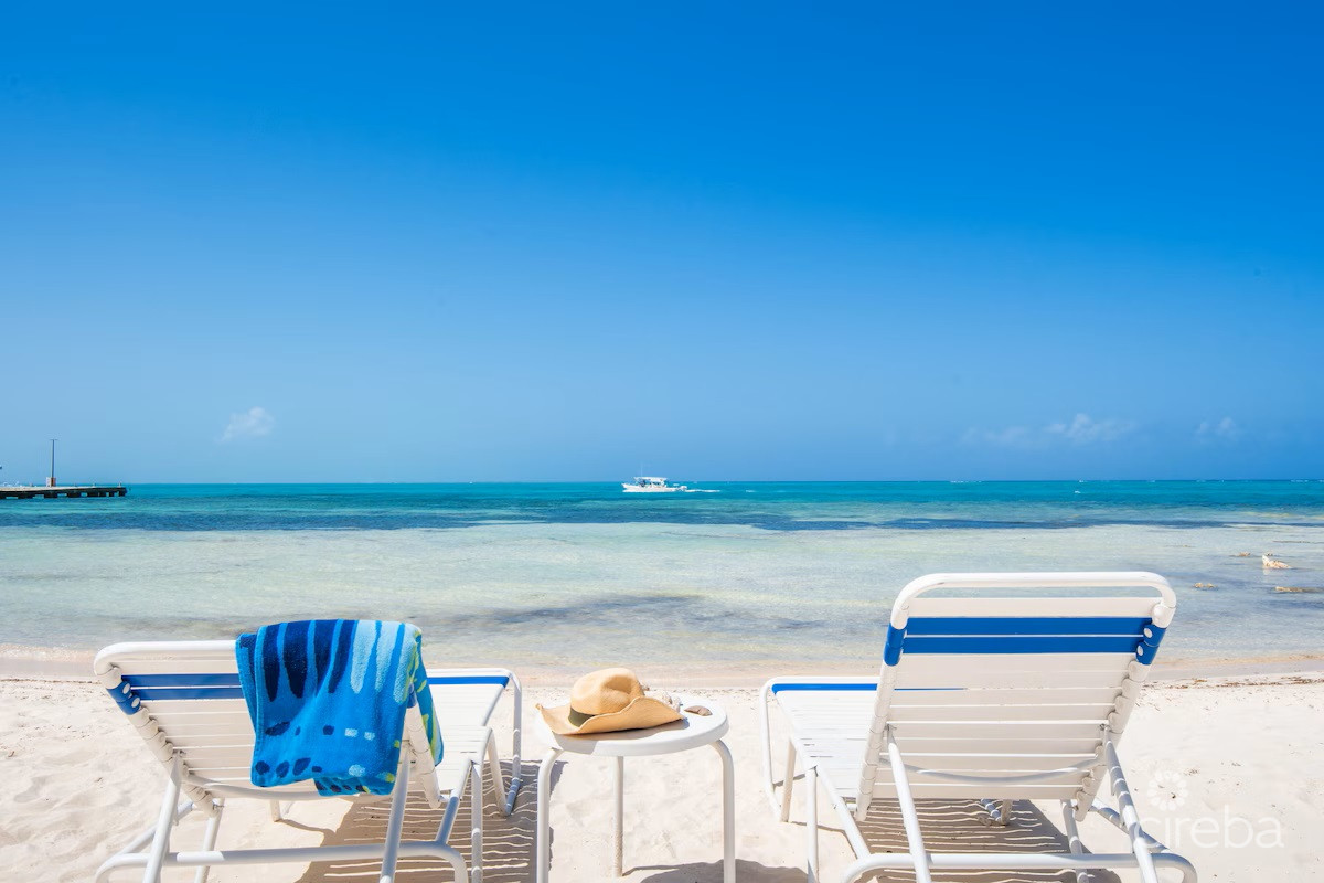 THE RETREAT 12, RUM POINT CONDO WITH BEACH VIEW