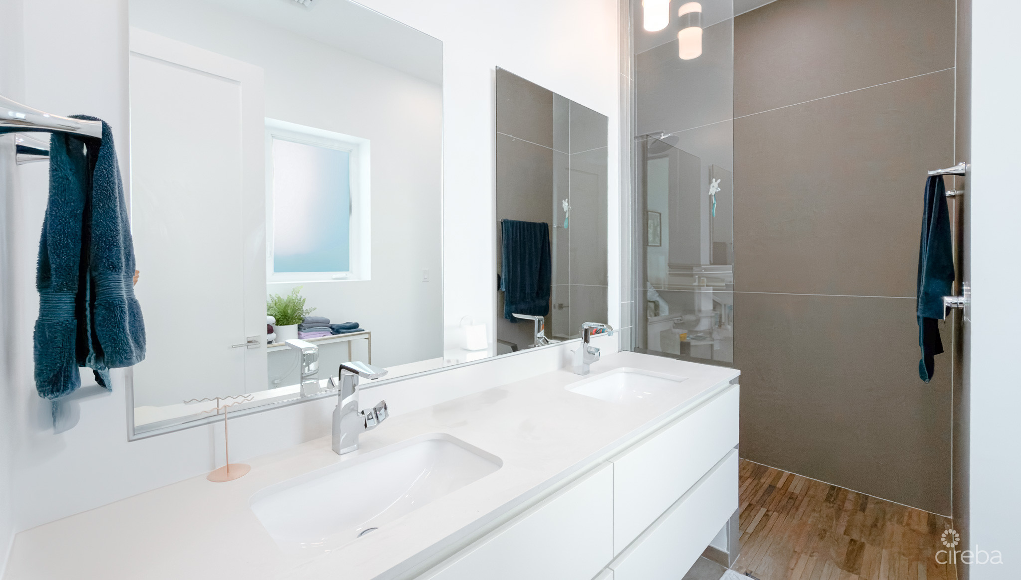 AURA 3 BED CORNER CONDO