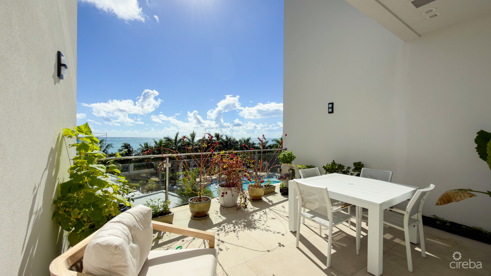 AURA TOWNHOUSE 2 BED PLUS DEN