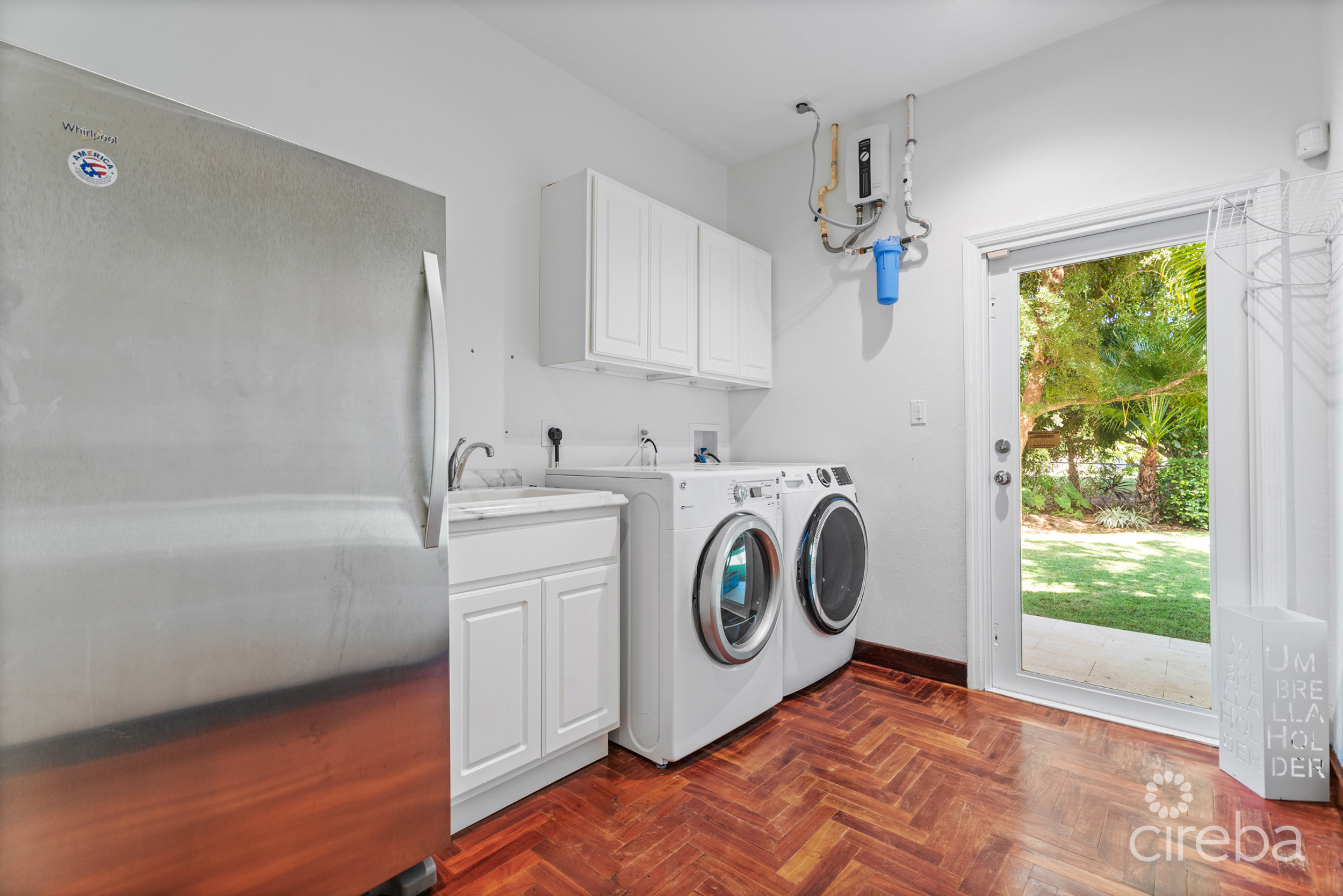 JACARANDA COURT 35, SOUTH SOUND HOME