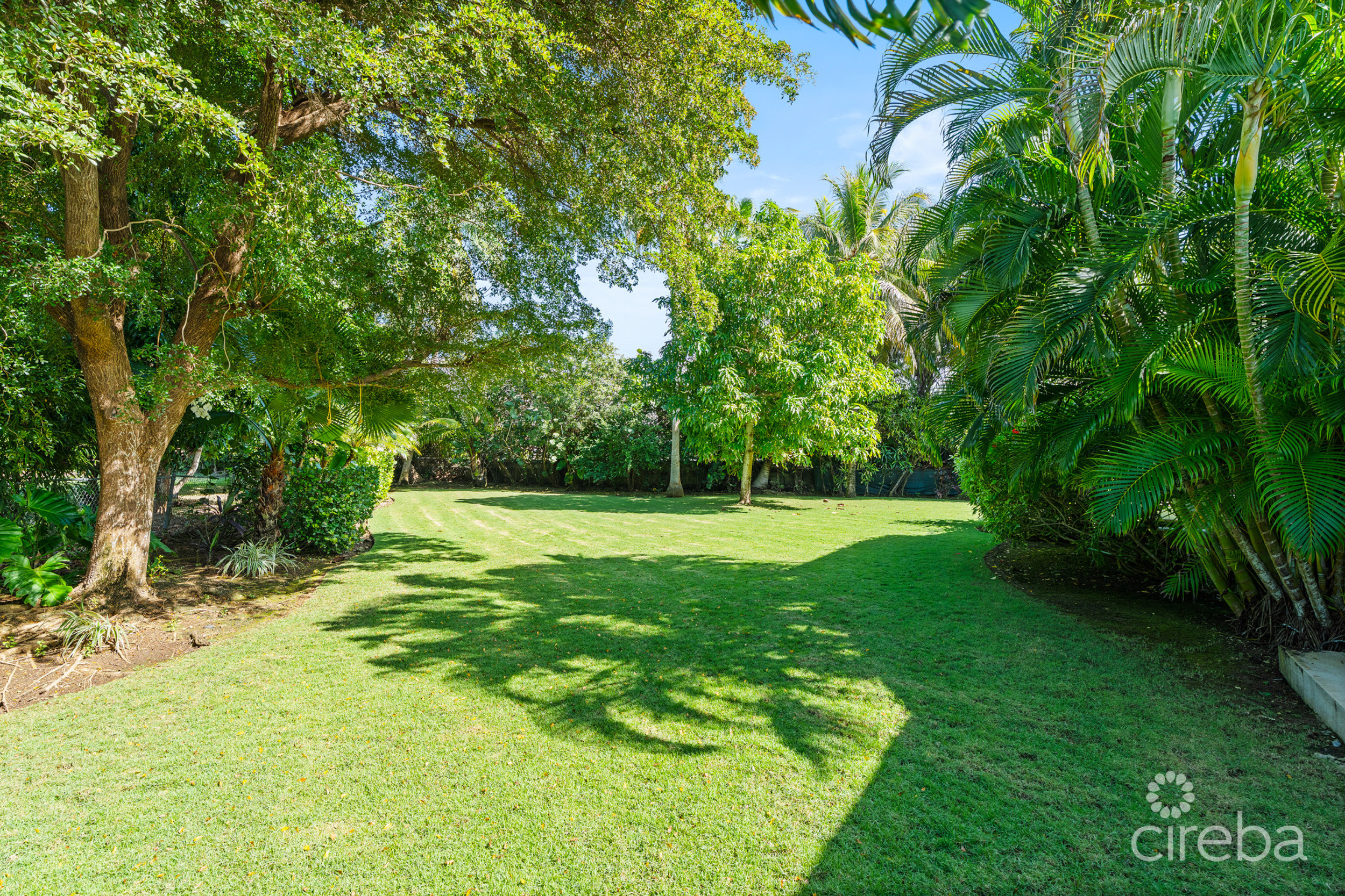 JACARANDA COURT 35, SOUTH SOUND HOME