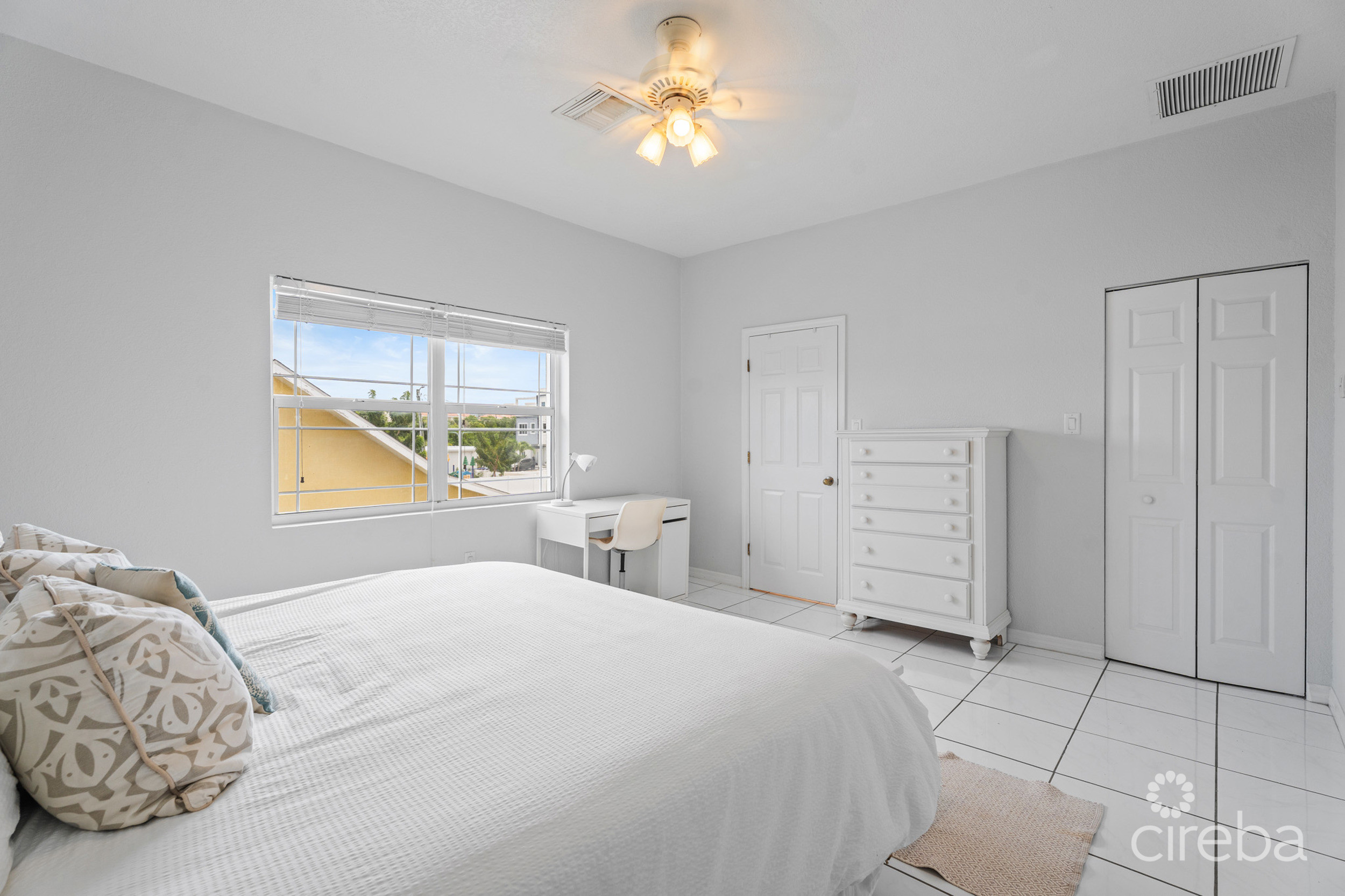 SOUTHERN SKIES 10, SOUTH SOUND HOME