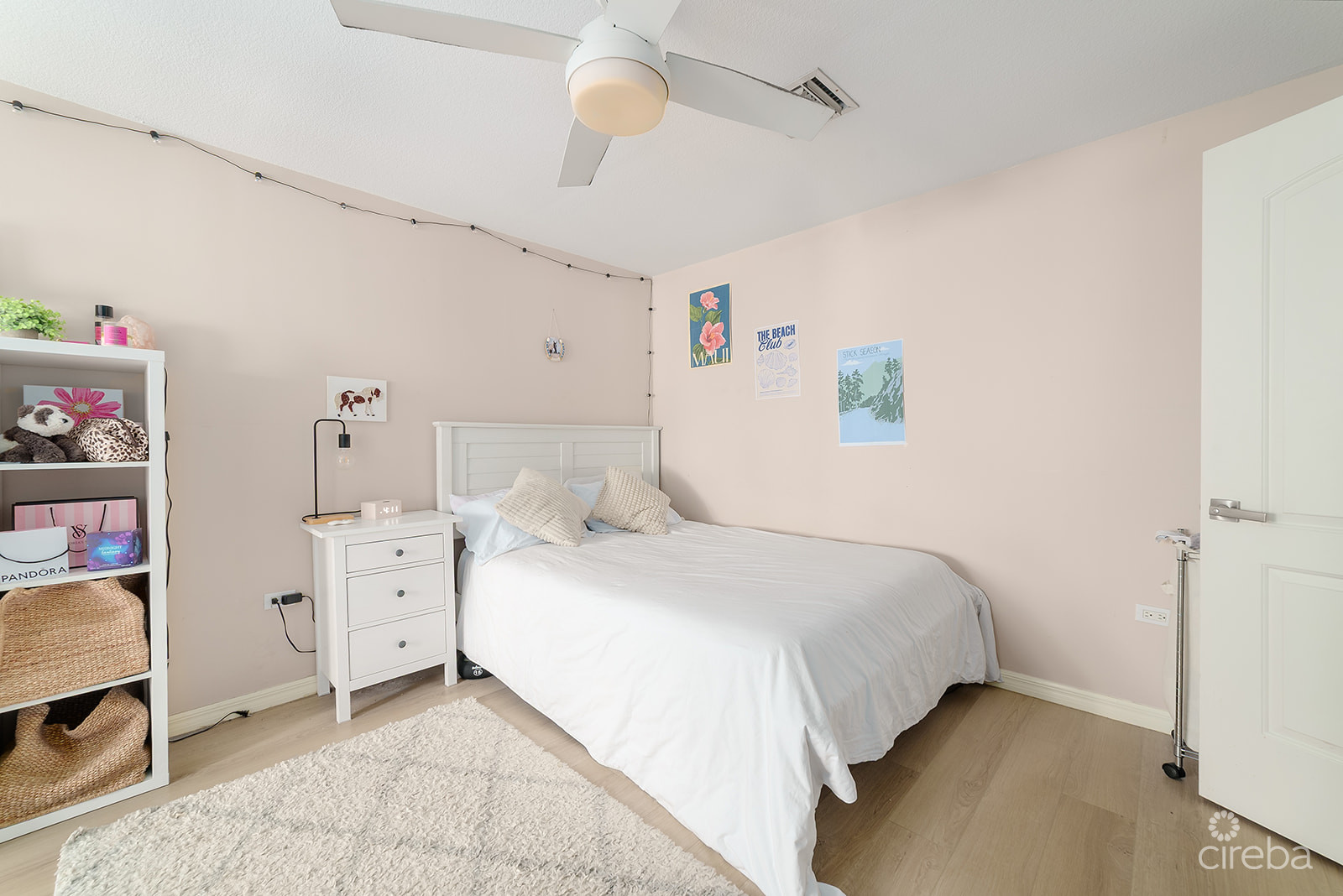 FULLY RENOVATED SAVANNAH GRAND 4 BEDROOM FAMILY HOME