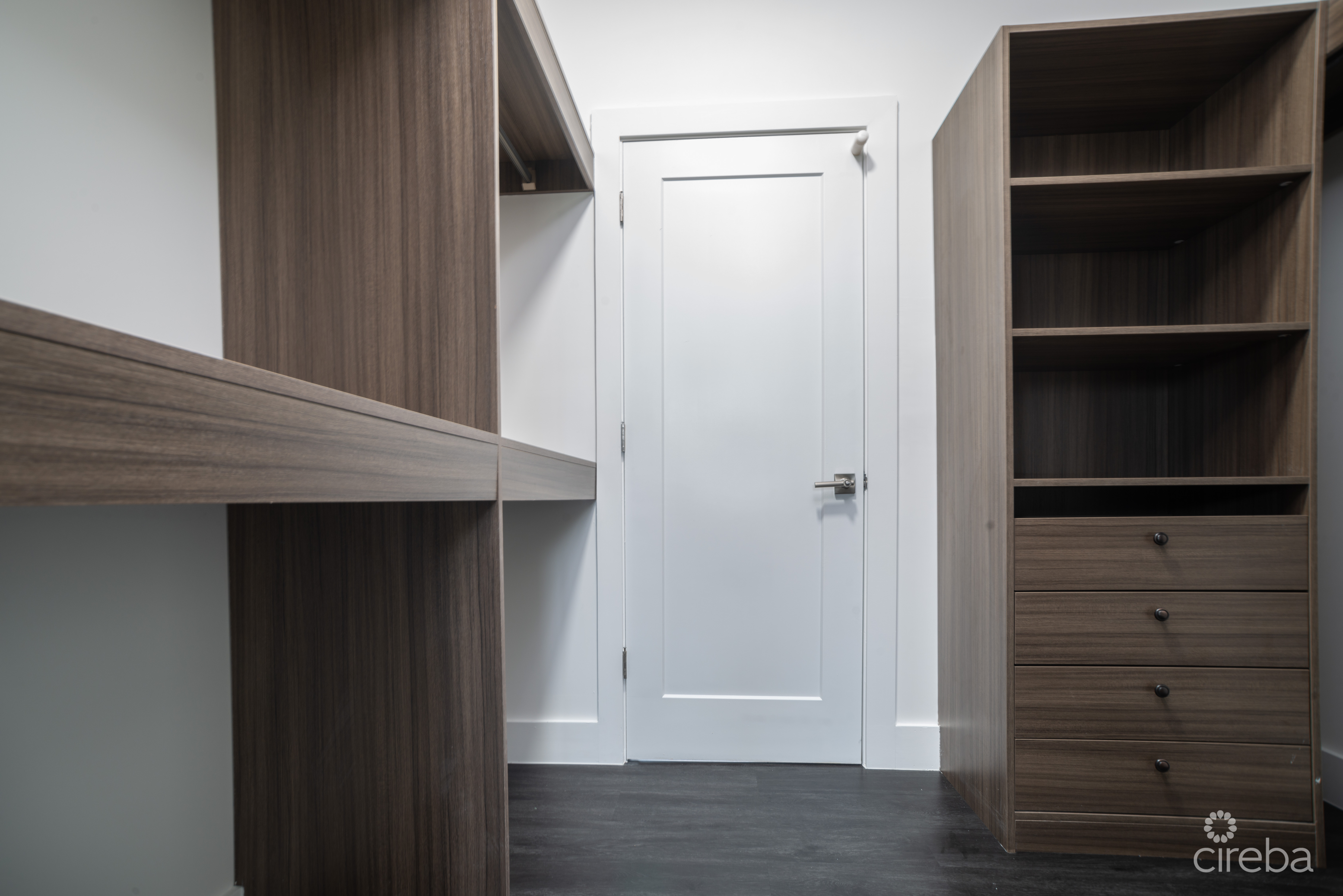 ACROSS FROM BEACH–SOUTH SOUND–3BED/3.5BATH TOWNHOUSE–FENCED YARD–THE MANTRAS