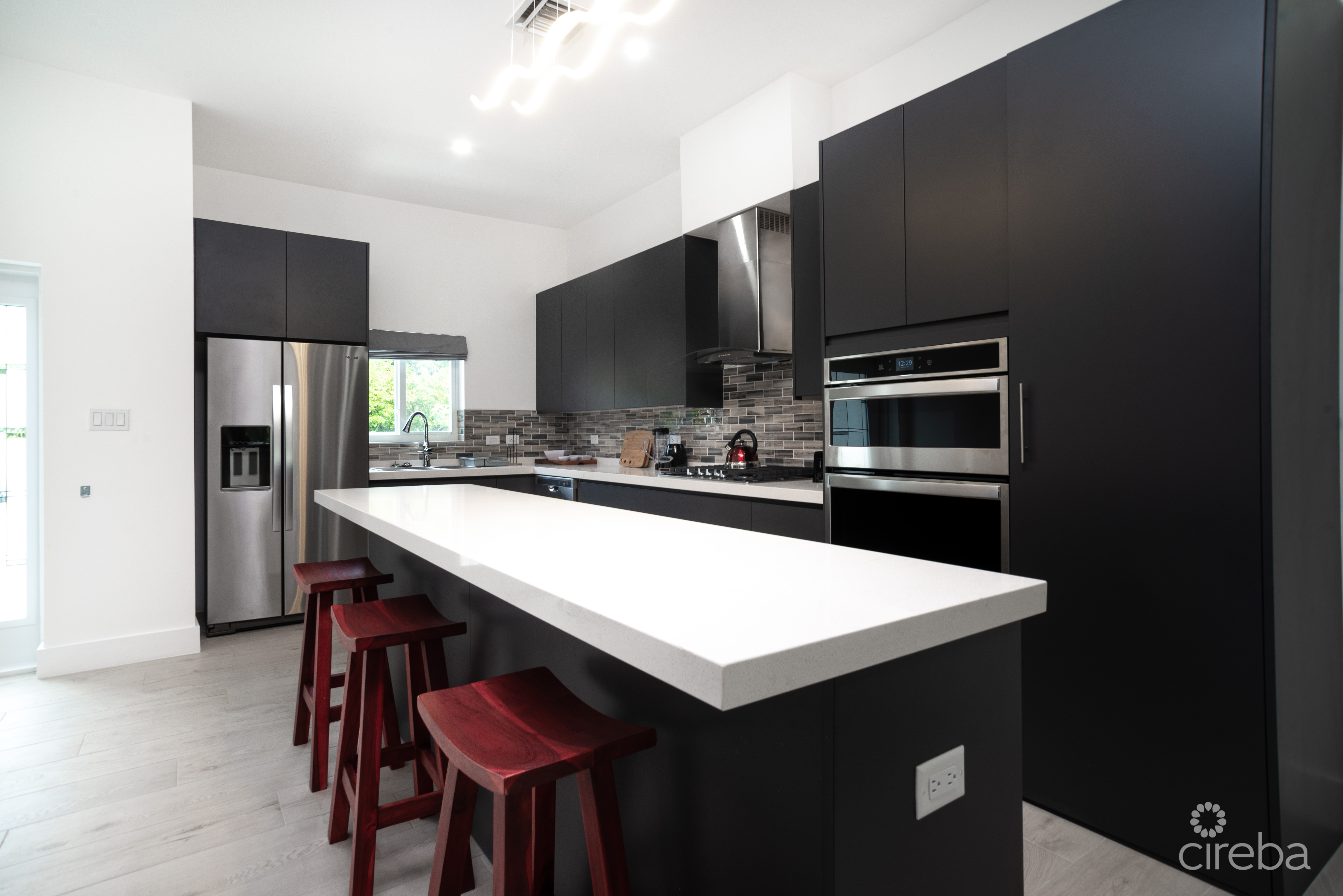 ACROSS FROM BEACH–SOUTH SOUND–3BED/3.5BATH TOWNHOUSE–FENCED YARD–THE MANTRAS