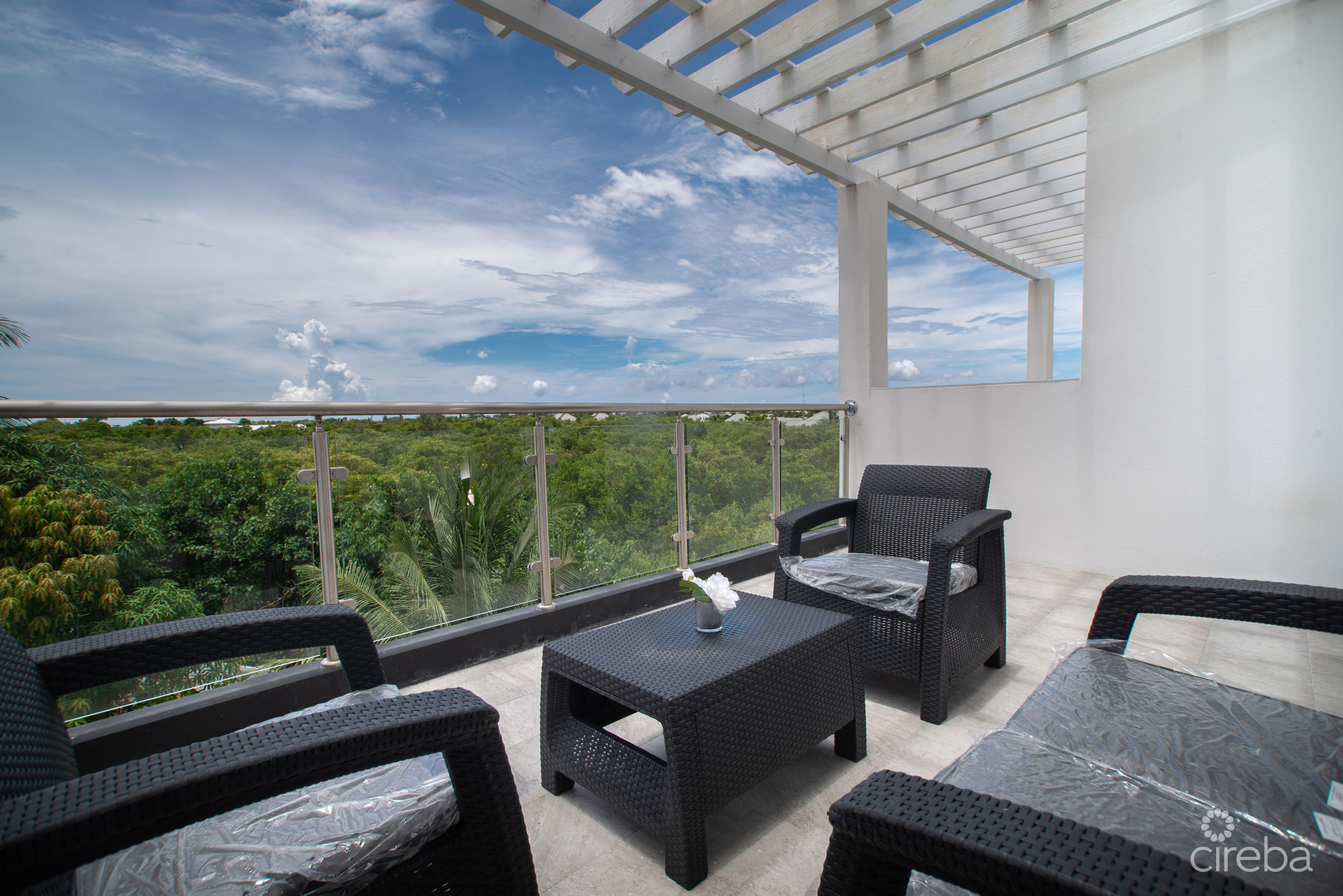 ACROSS FROM BEACH–SOUTH SOUND–3BED/3.5BATH TOWNHOUSE–FENCED YARD–THE MANTRAS