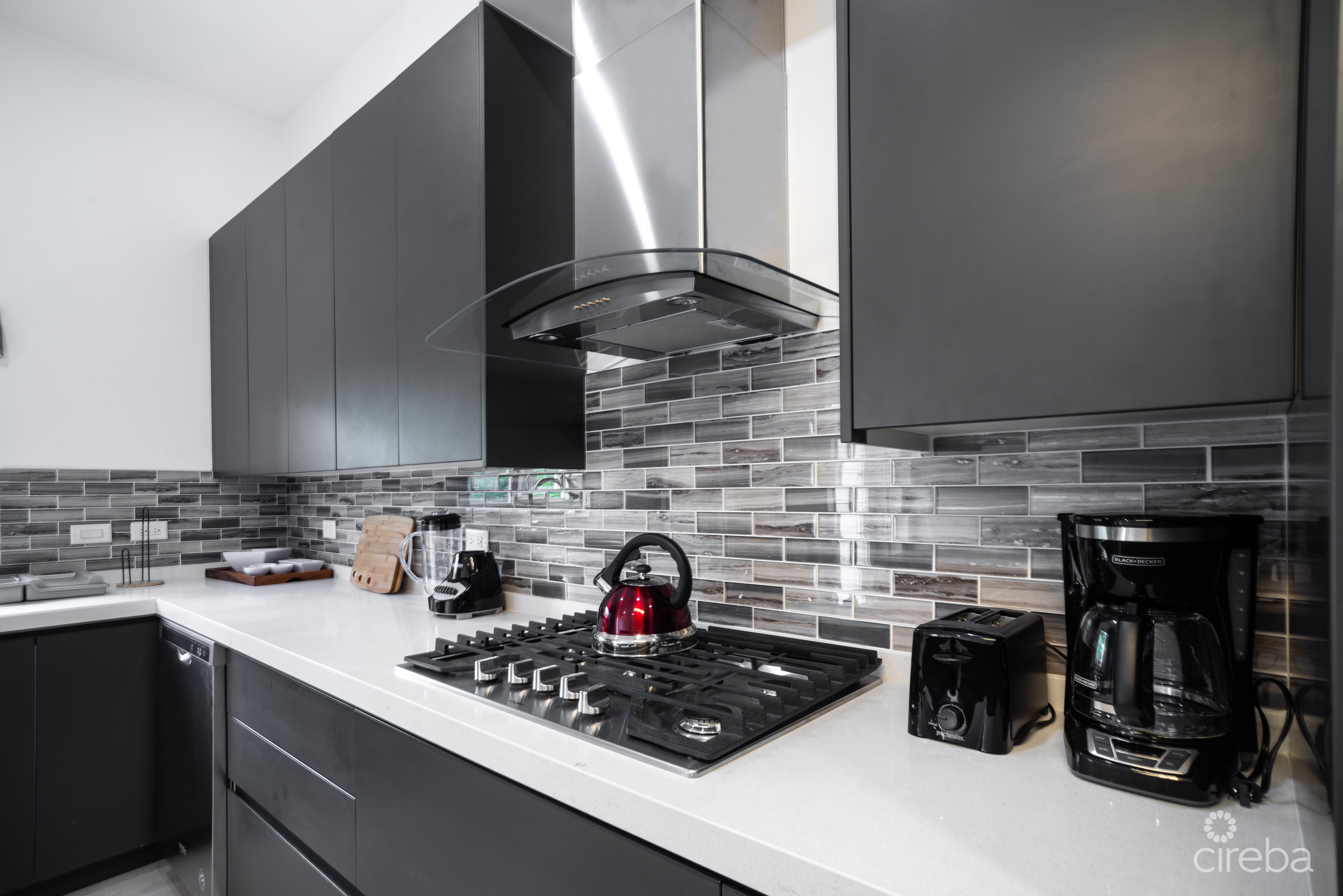 ACROSS FROM BEACH–SOUTH SOUND–3BED/3.5BATH TOWNHOUSE–FENCED YARD–THE MANTRAS