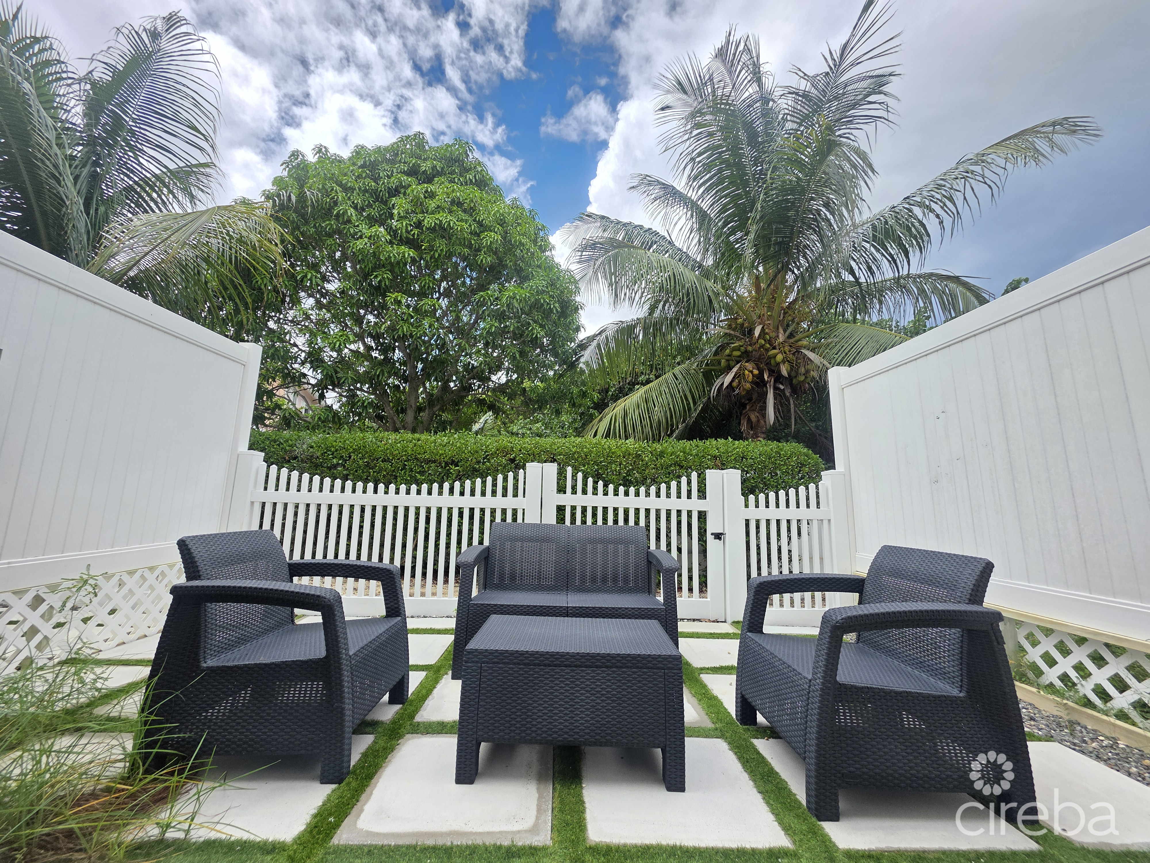 ACROSS FROM BEACH–SOUTH SOUND–3BED/3.5BATH TOWNHOUSE–FENCED YARD–THE MANTRAS