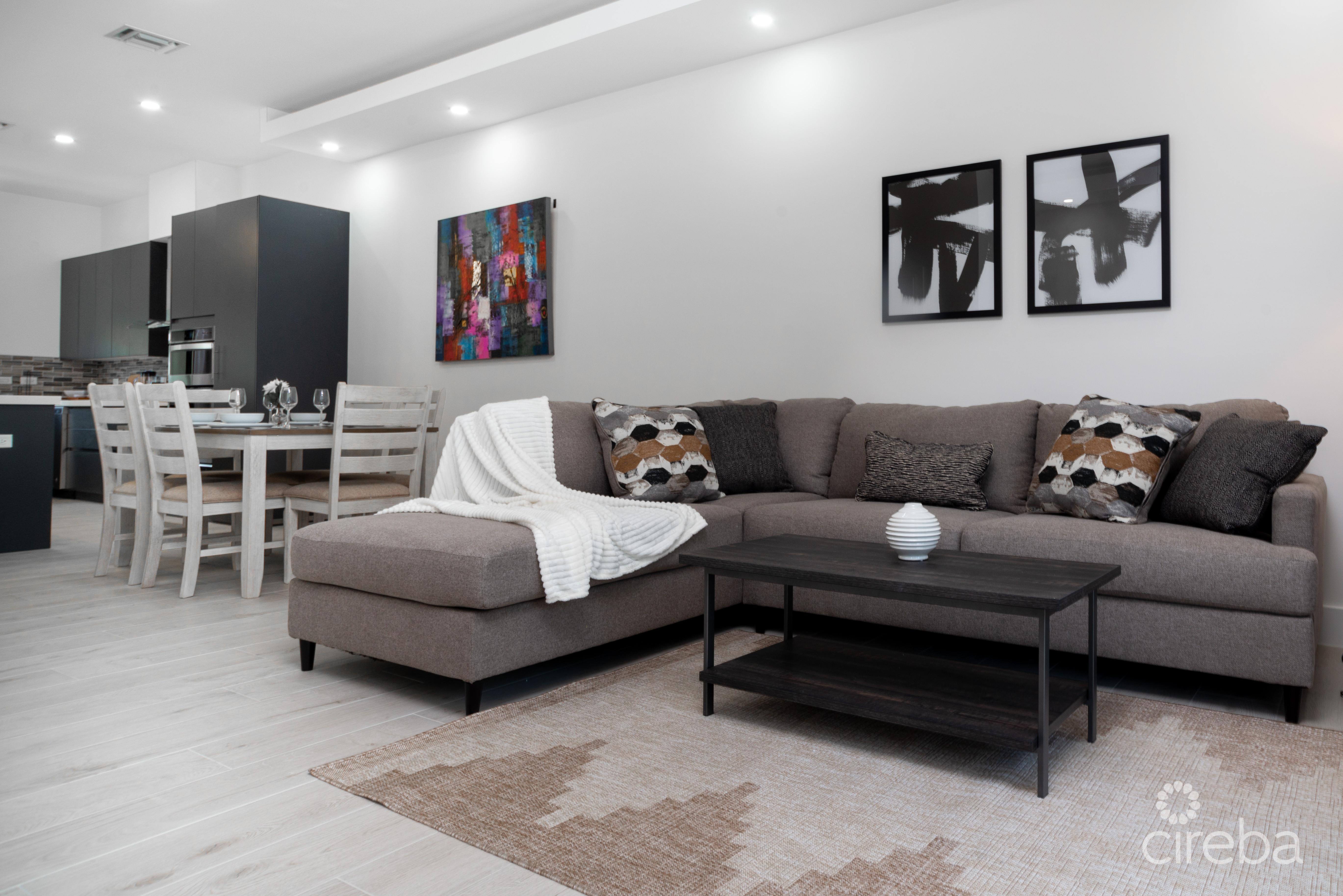 ACROSS FROM BEACH–SOUTH SOUND–3BED/3.5BATH TOWNHOUSE–FENCED YARD–THE MANTRAS