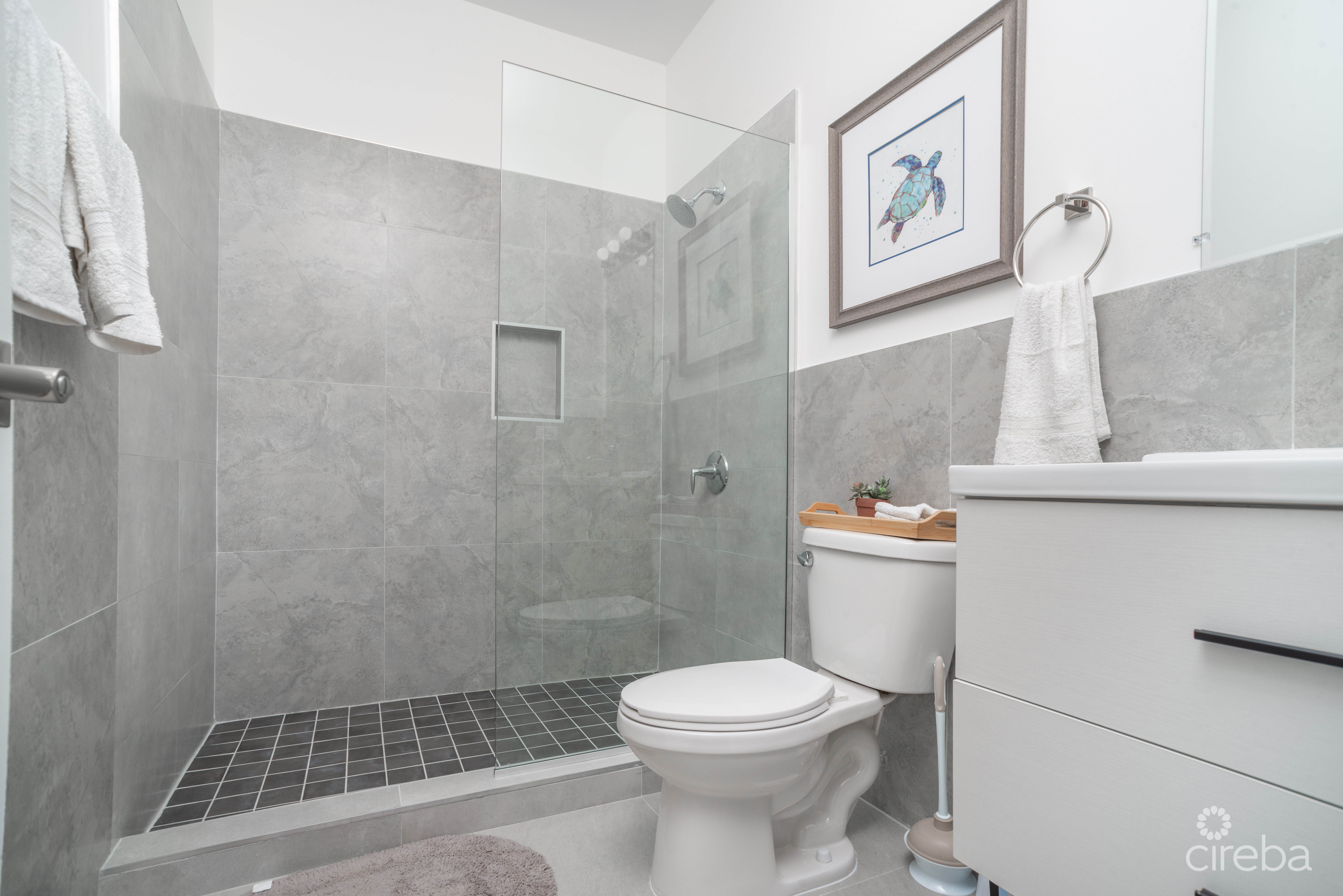 ACROSS FROM BEACH–SOUTH SOUND–3BED/3.5BATH TOWNHOUSE–FENCED YARD–THE MANTRAS