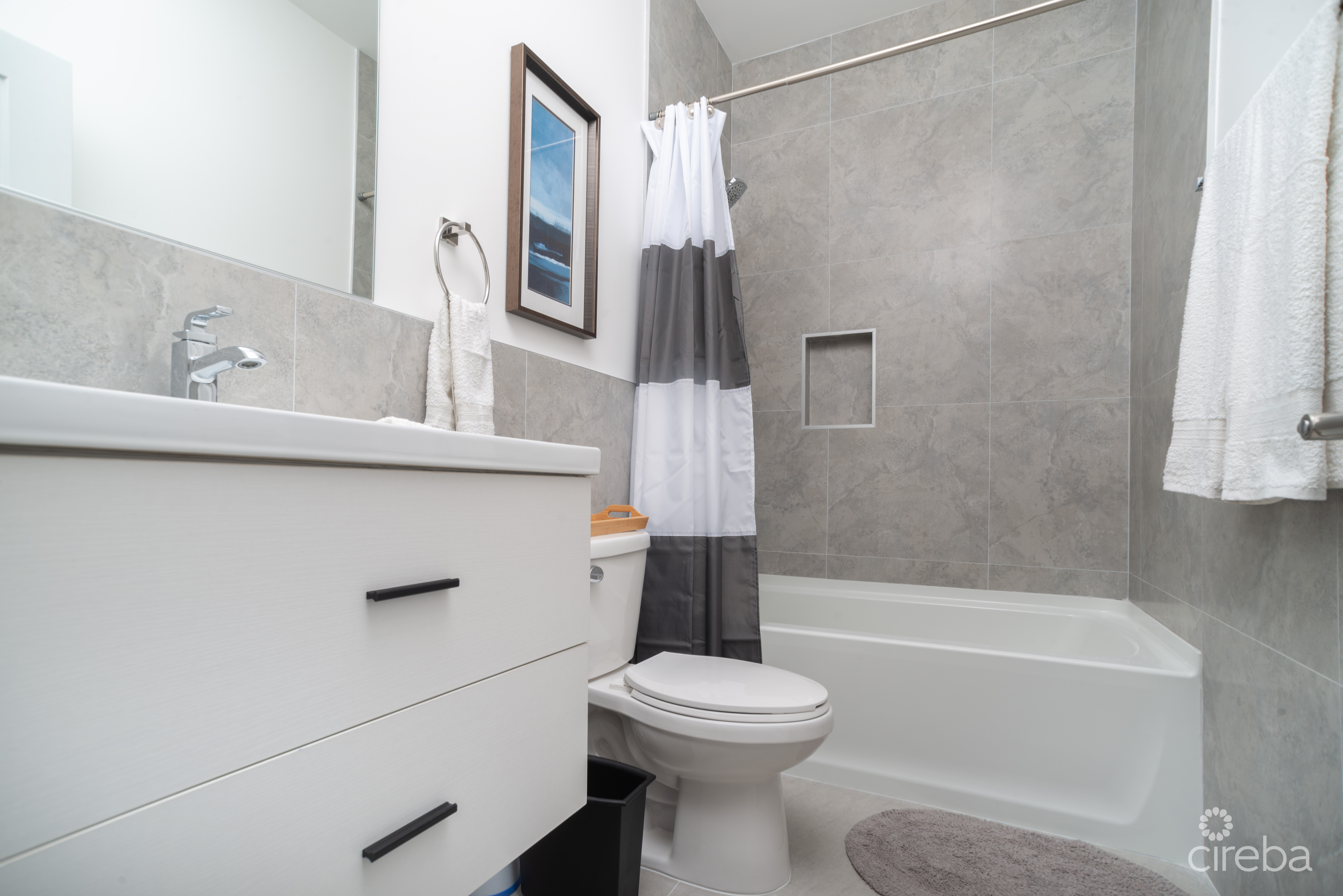 ACROSS FROM BEACH–SOUTH SOUND–3BED/3.5BATH TOWNHOUSE–FENCED YARD–THE MANTRAS