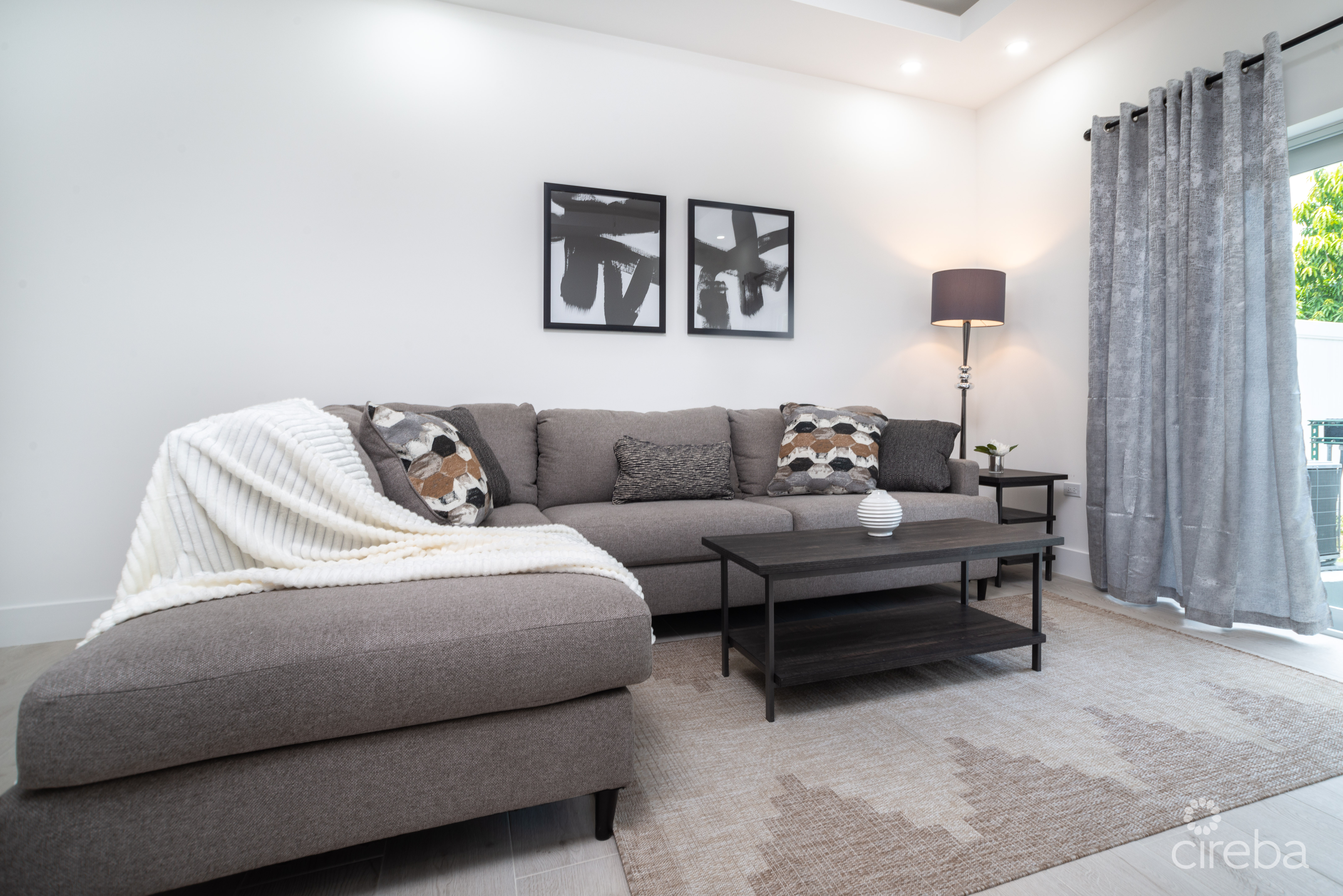 ACROSS FROM BEACH–SOUTH SOUND–3BED/3.5BATH TOWNHOUSE–FENCED YARD–THE MANTRAS