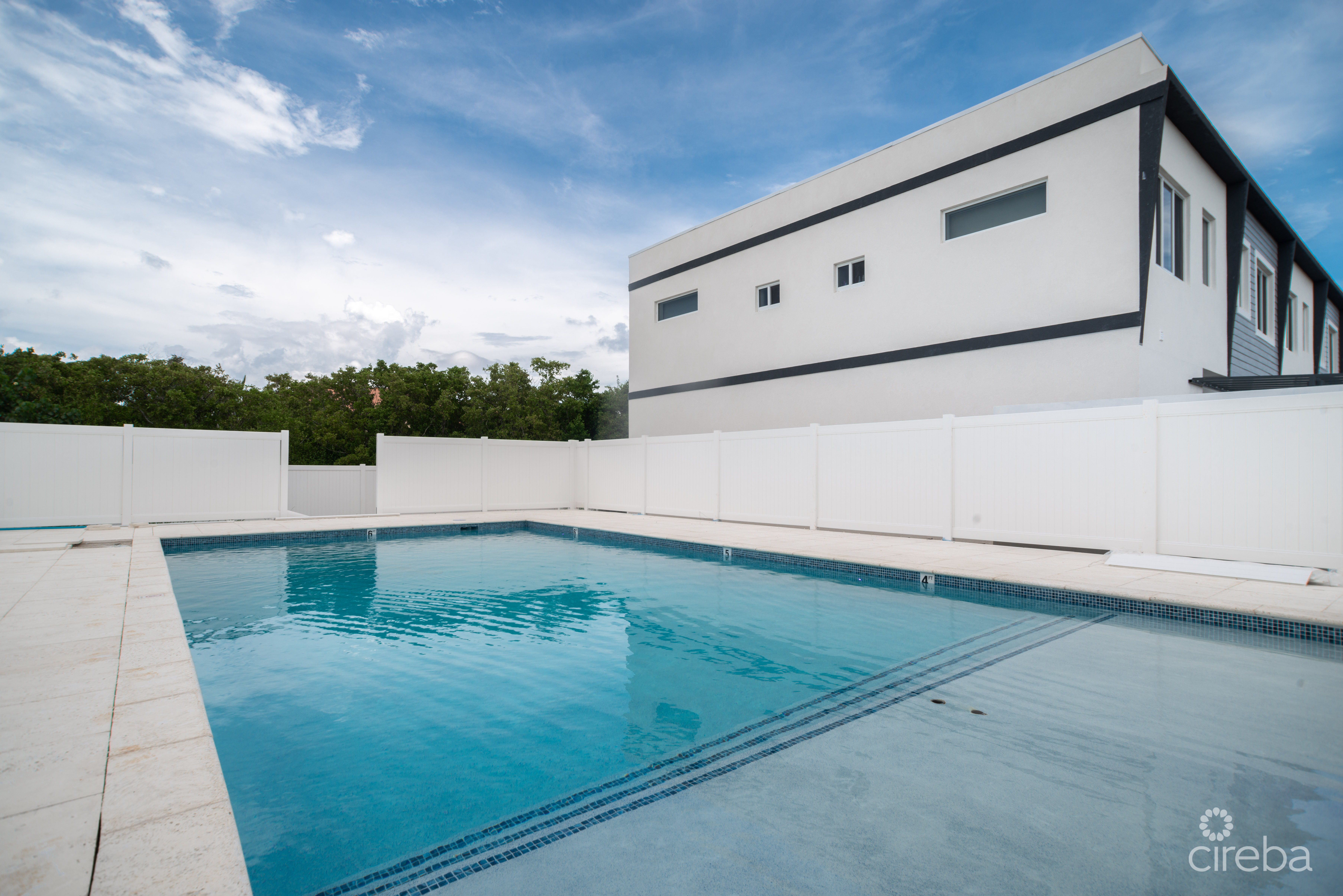 ACROSS FROM BEACH–SOUTH SOUND–3BED/3.5BATH TOWNHOUSE–FENCED YARD–THE MANTRAS