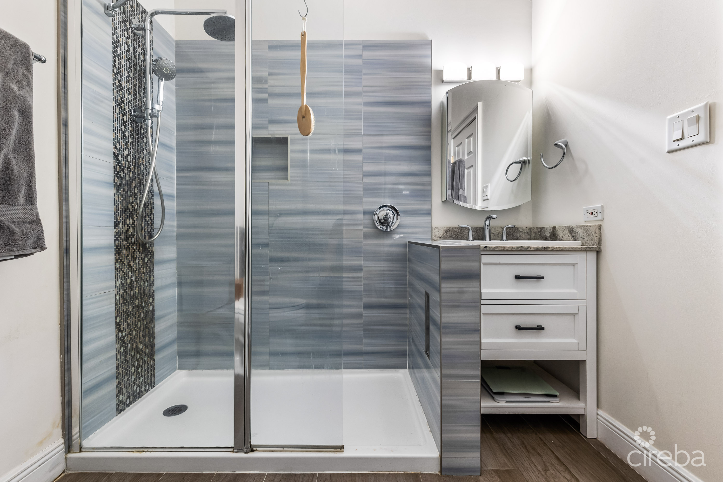 WINDSOR VILLAGE 27, SOUTH SOUND HOME