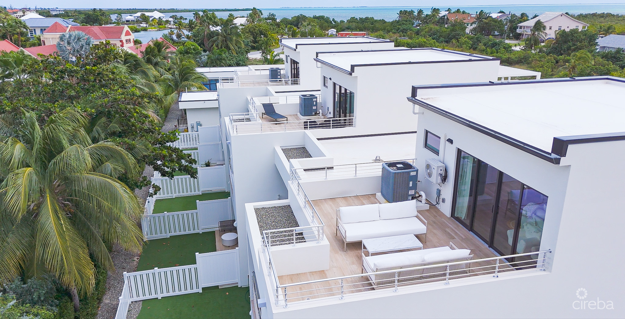 SALT AIR – 4 BED TOWNHOUSE THE SHORES