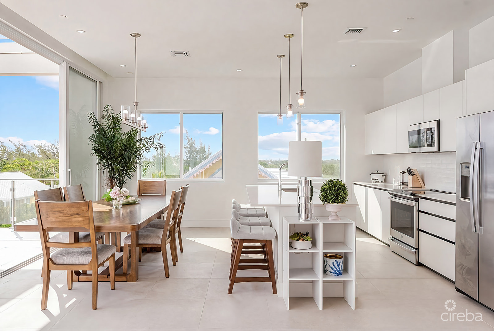 SUNSET POINT 19 – TOP FLOOR  PENTHOUSE WITH PANORAMIC SEA VIEWS