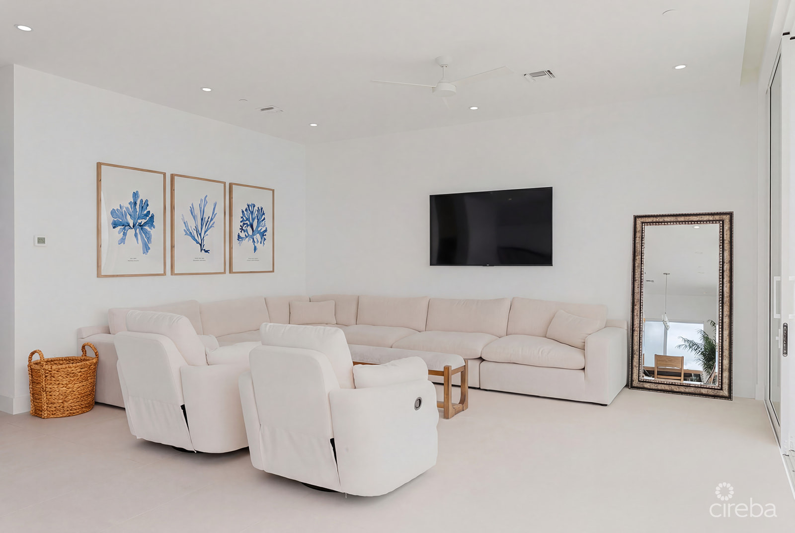 SUNSET POINT 19 – TOP FLOOR  PENTHOUSE WITH PANORAMIC SEA VIEWS