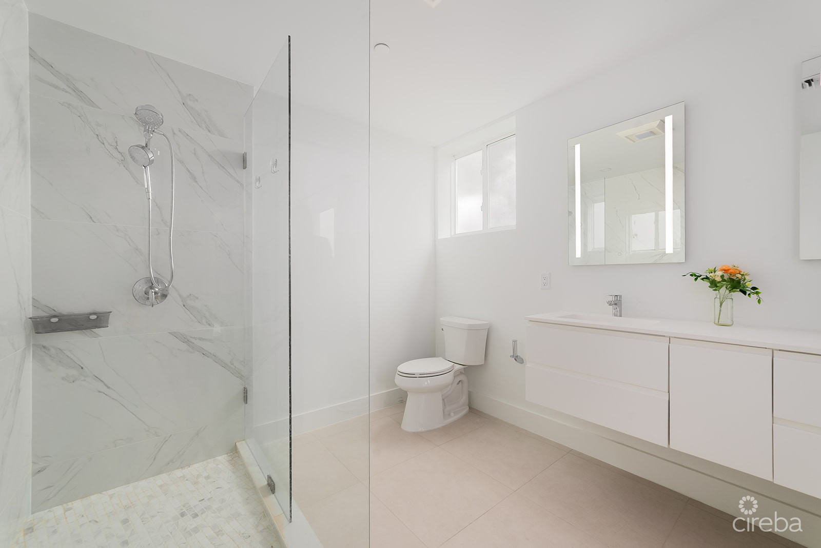 SUNSET POINT 19 – TOP FLOOR  PENTHOUSE WITH PANORAMIC SEA VIEWS