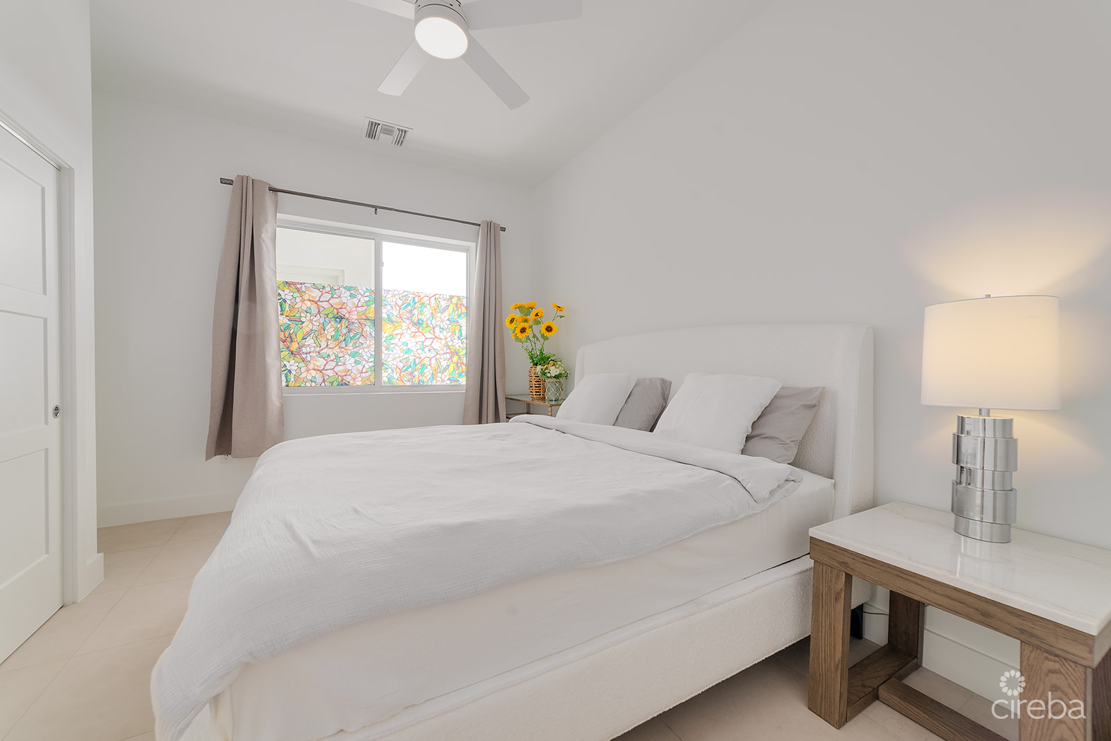 SUNSET POINT 19 – TOP FLOOR  PENTHOUSE WITH PANORAMIC SEA VIEWS