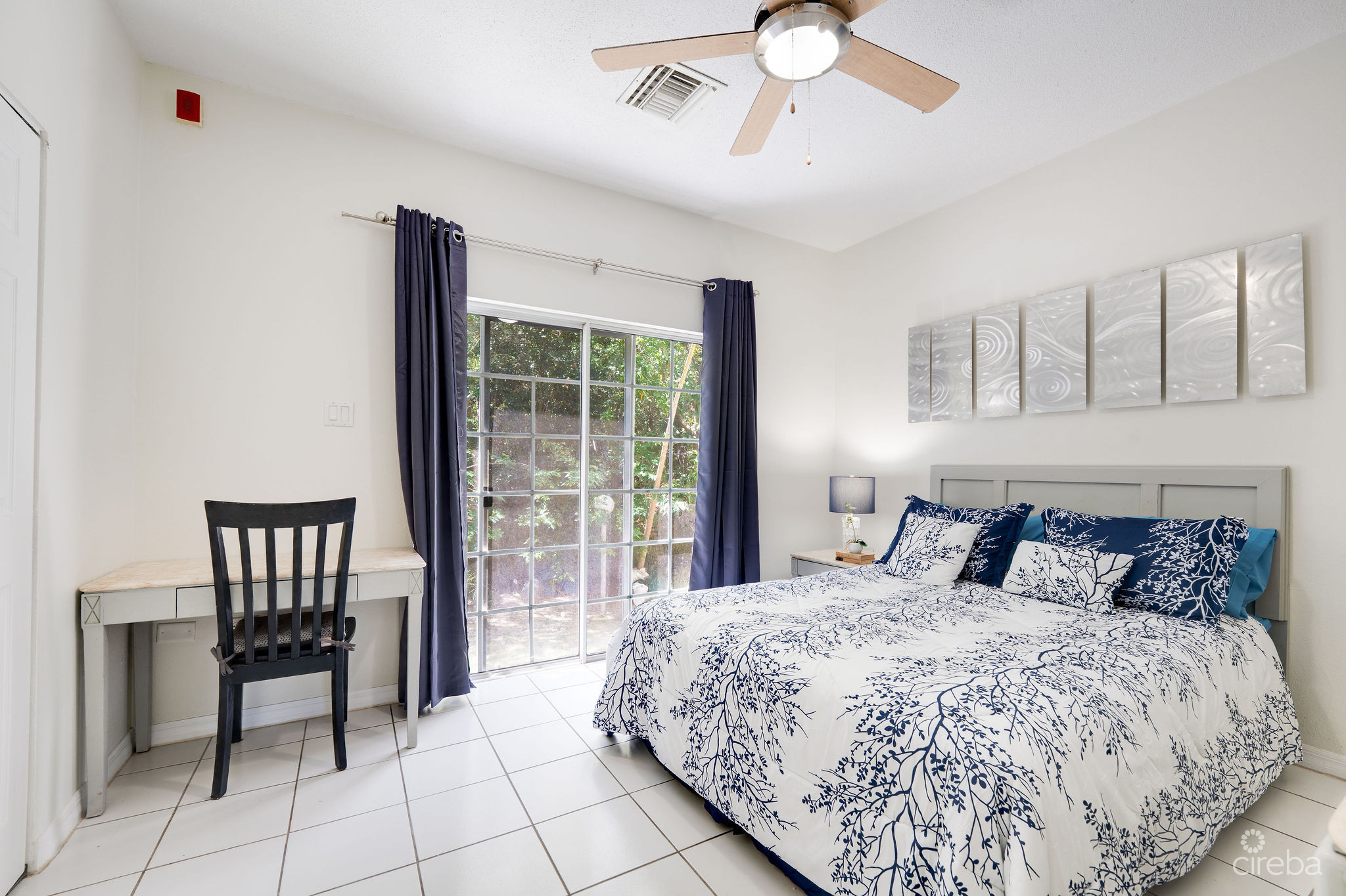 CHARMING & CENTRALLY LOCATED SOUTH COVE IN SOUTH SOUND