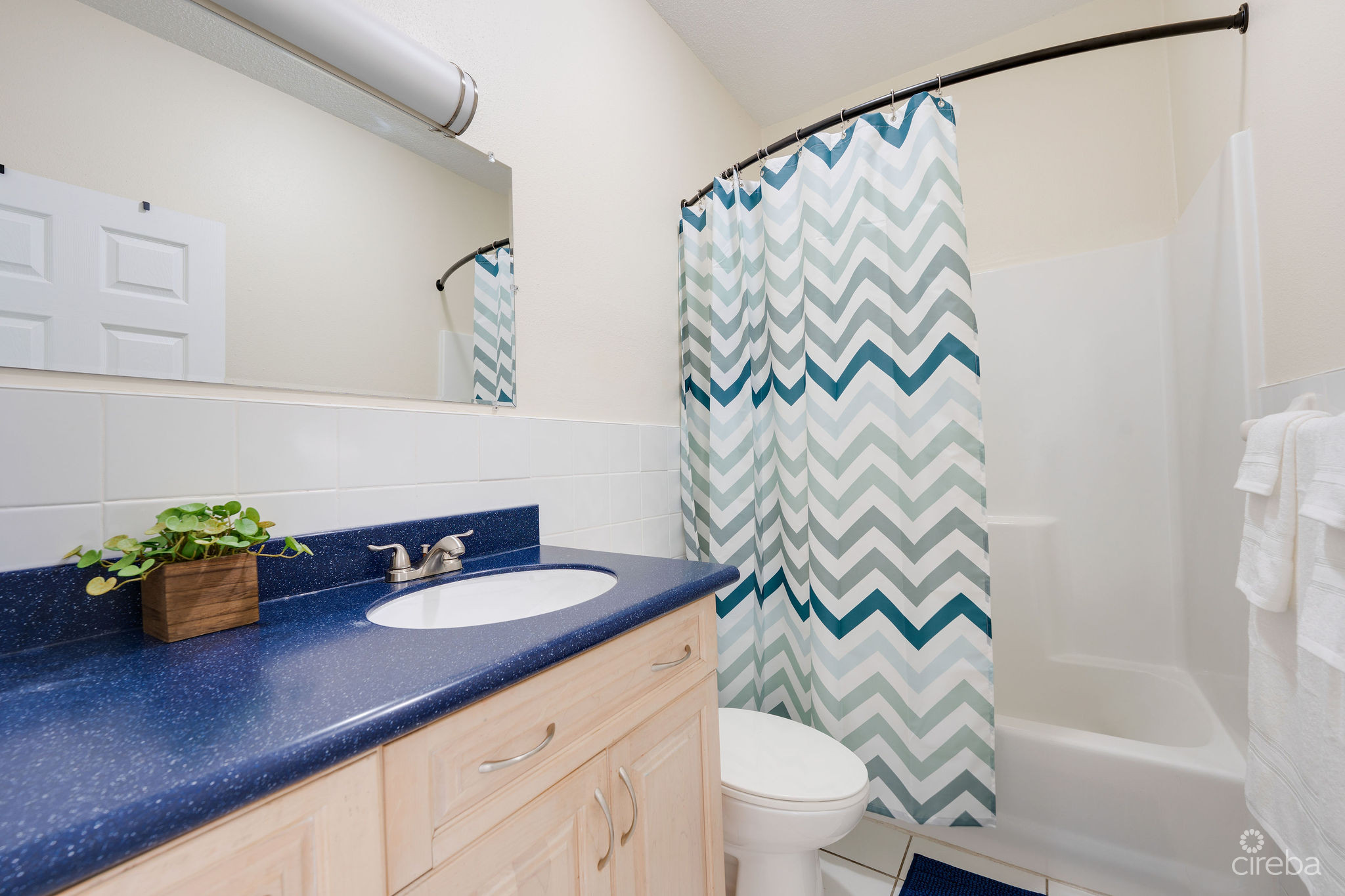 CHARMING & CENTRALLY LOCATED SOUTH COVE IN SOUTH SOUND