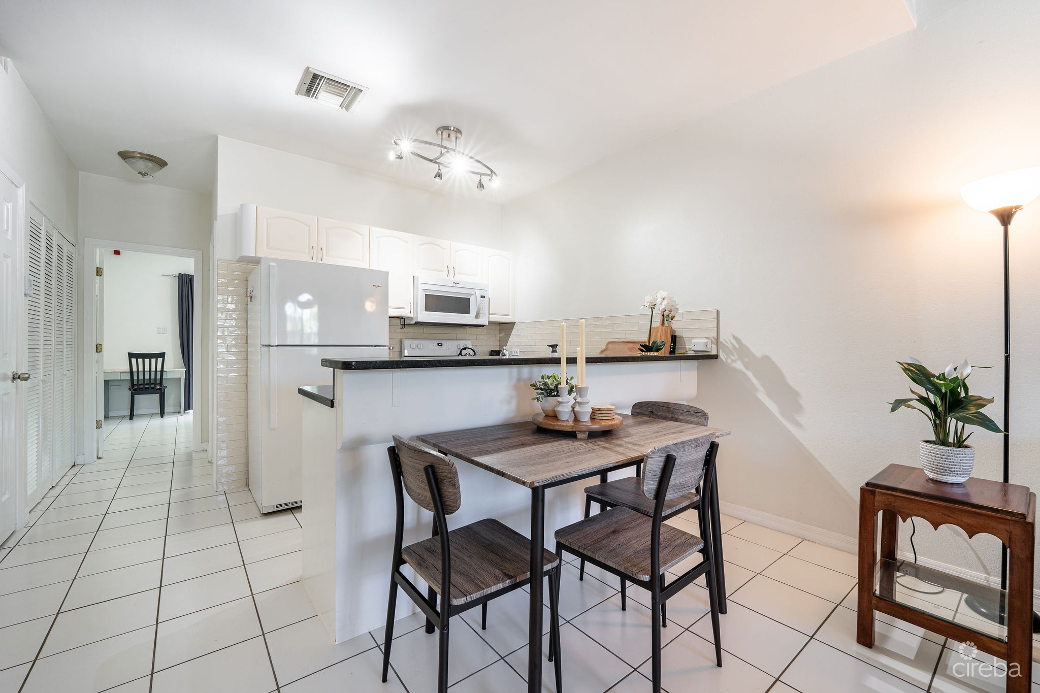 CHARMING & CENTRALLY LOCATED SOUTH COVE IN SOUTH SOUND