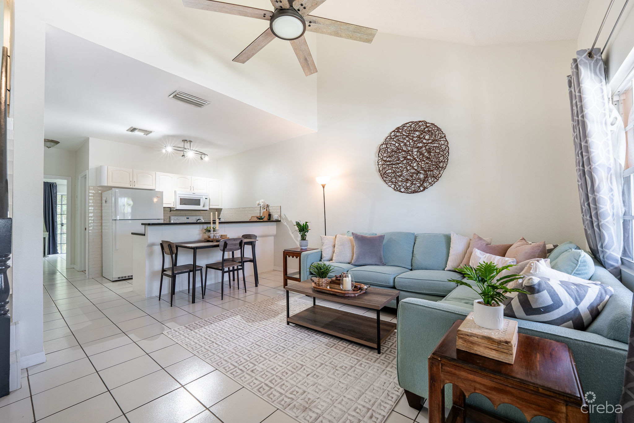 CHARMING & CENTRALLY LOCATED SOUTH COVE IN SOUTH SOUND