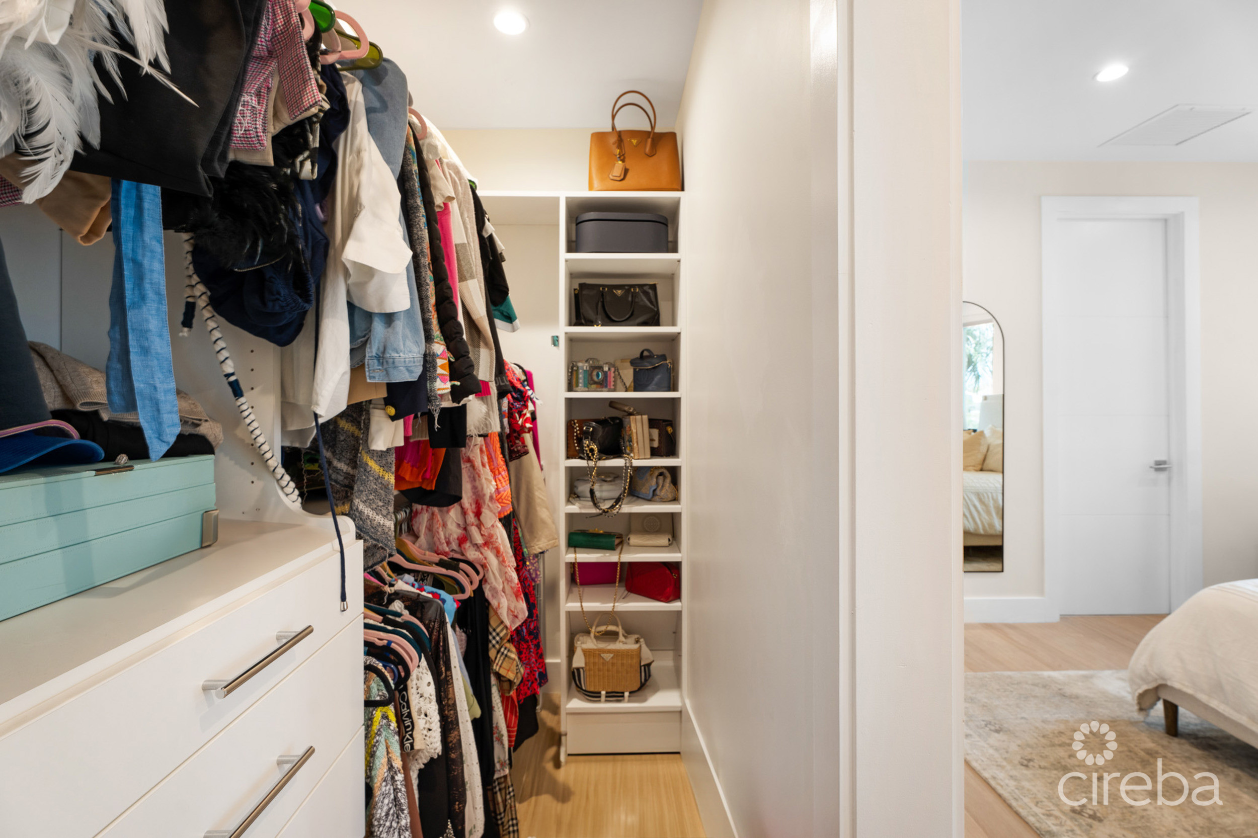 BLUE PALMS 3, WEST BAY END UNIT