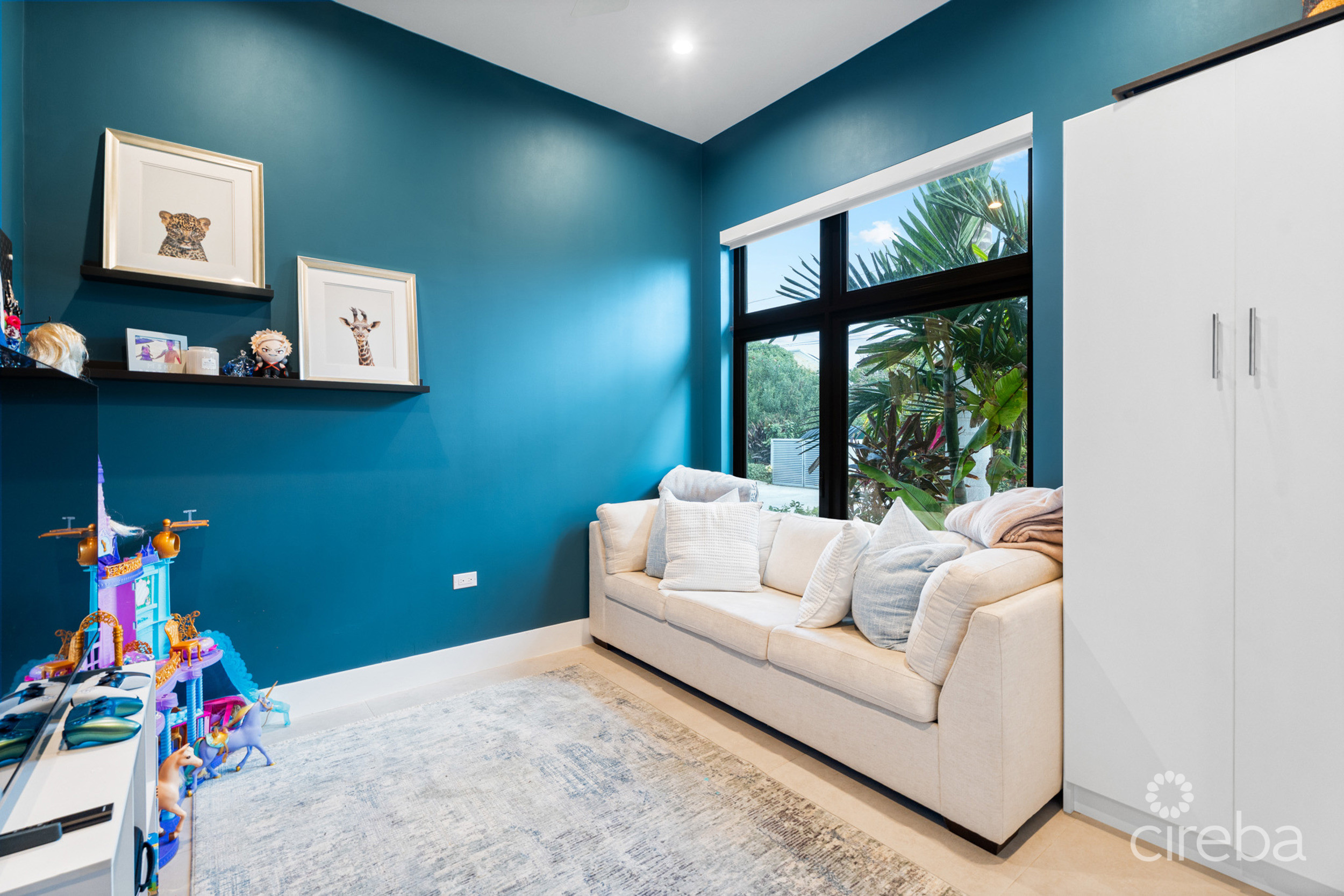 BLUE PALMS 3, WEST BAY END UNIT