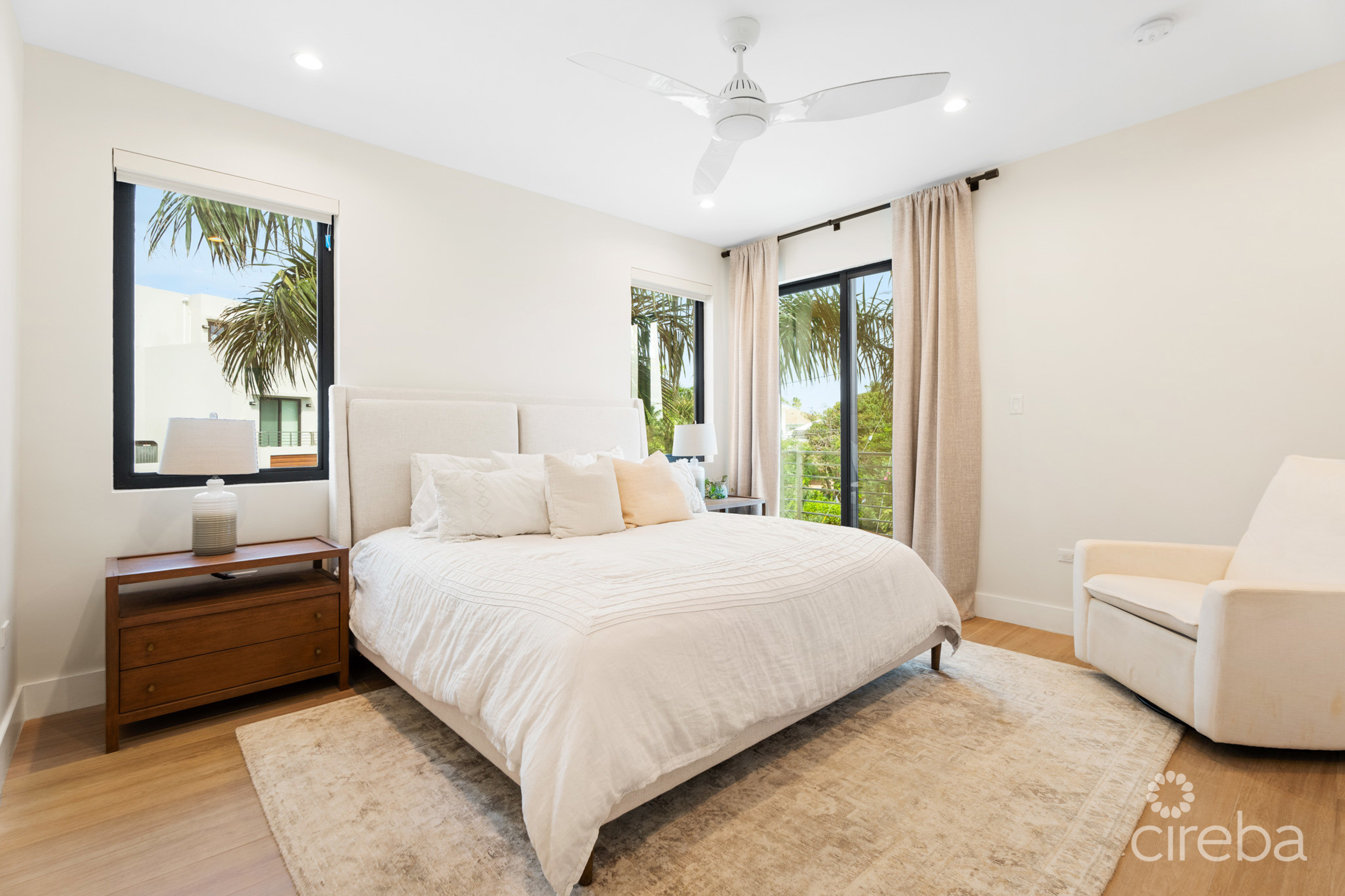 BLUE PALMS 3, WEST BAY END UNIT