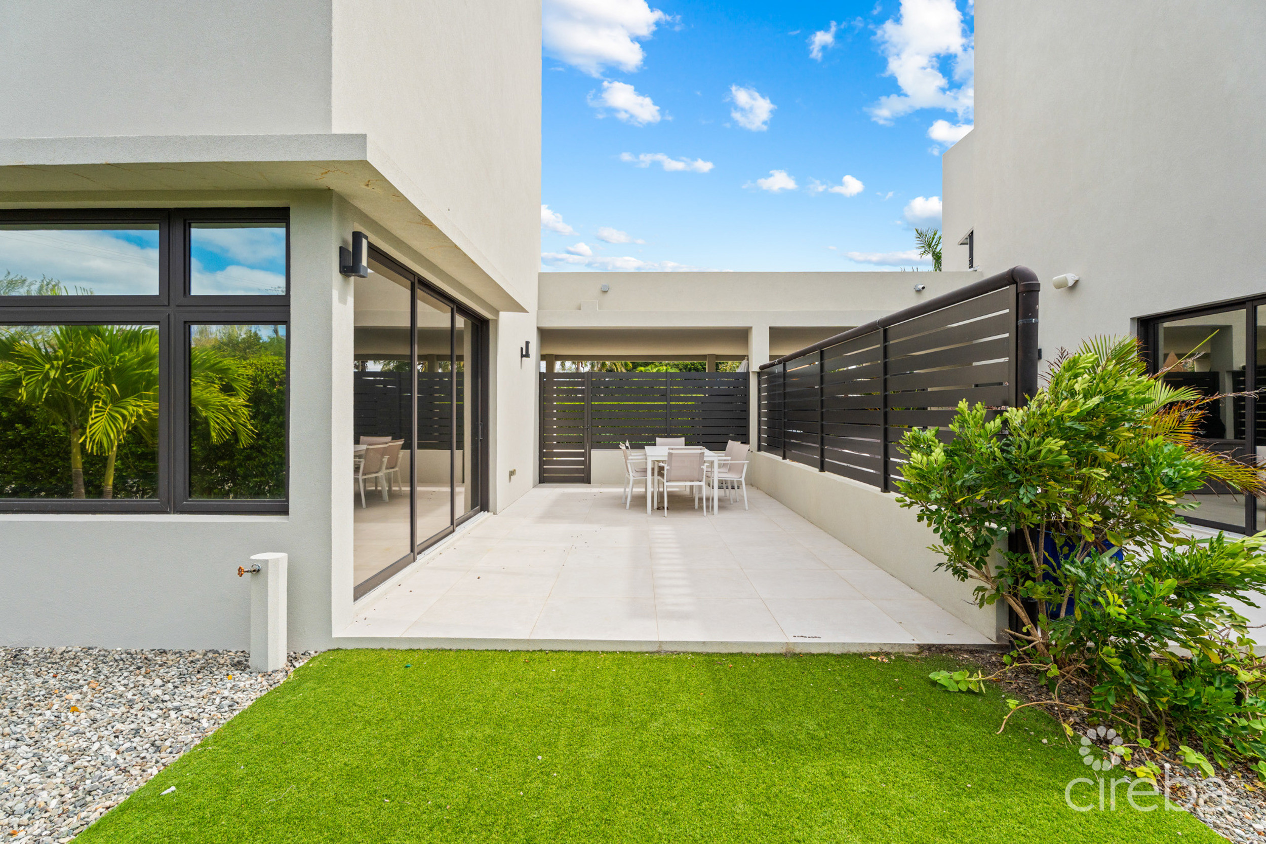 BLUE PALMS 3, WEST BAY END UNIT