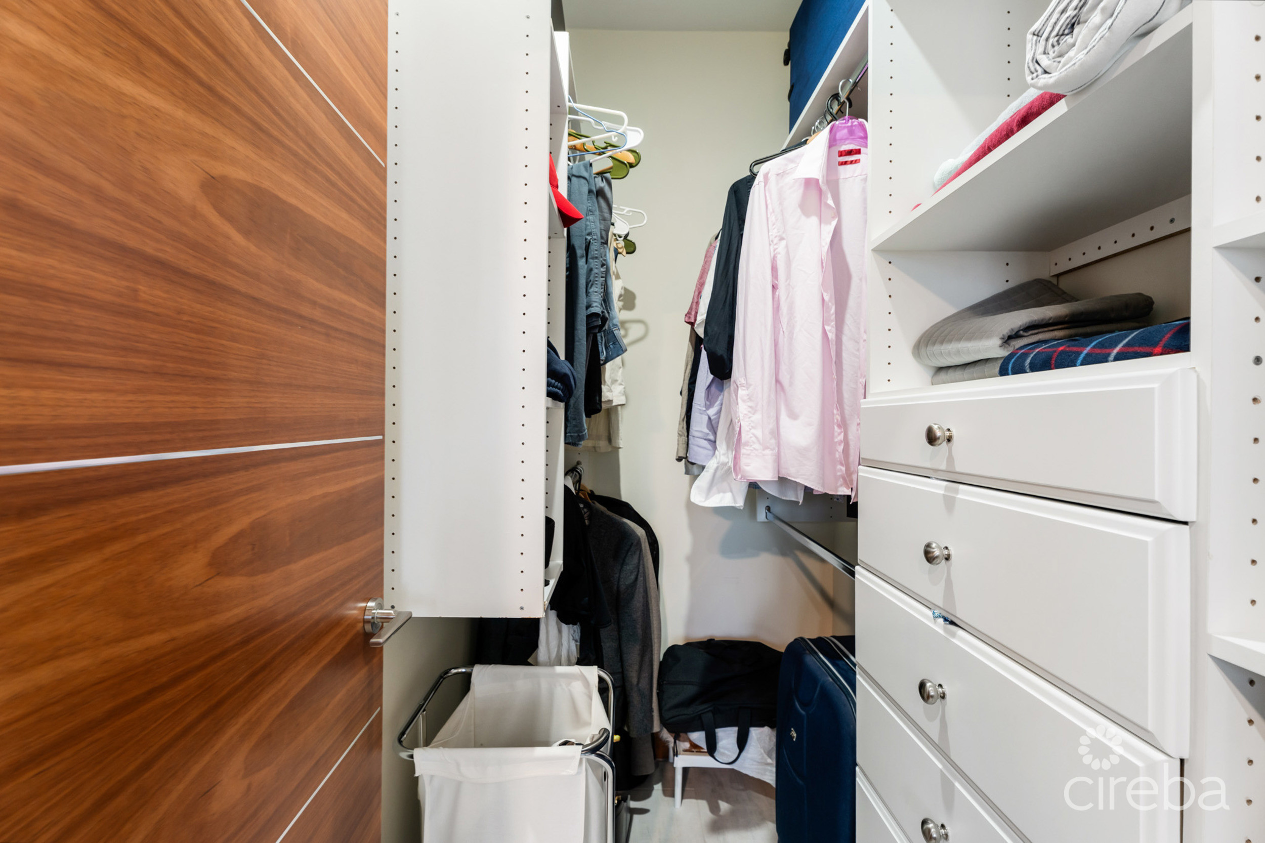 ARVIA  CANAL FRONT 2 BED, 2 BATH  PLUS DEN