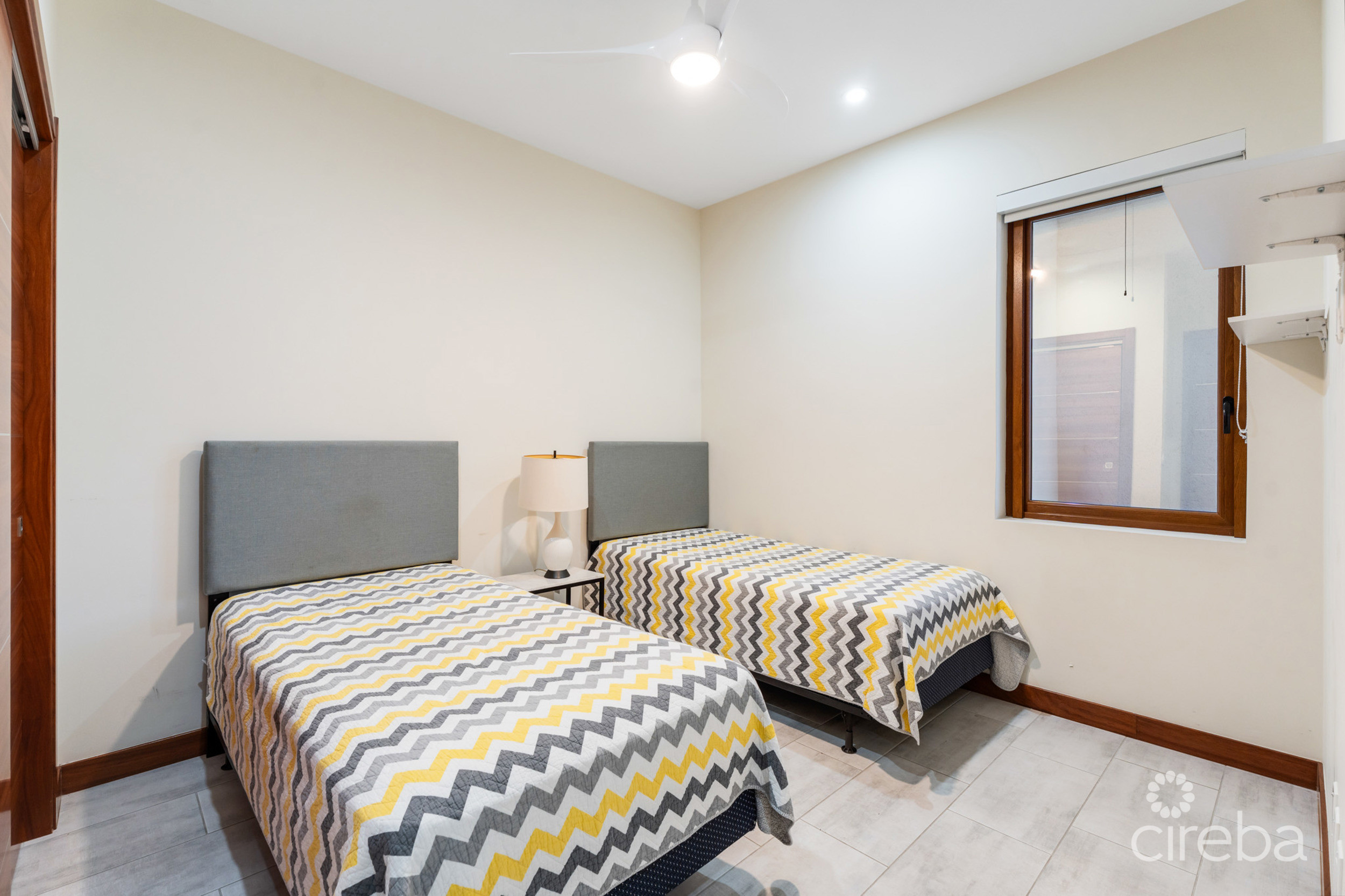 ARVIA  CANAL FRONT 2 BED, 2 BATH  PLUS DEN