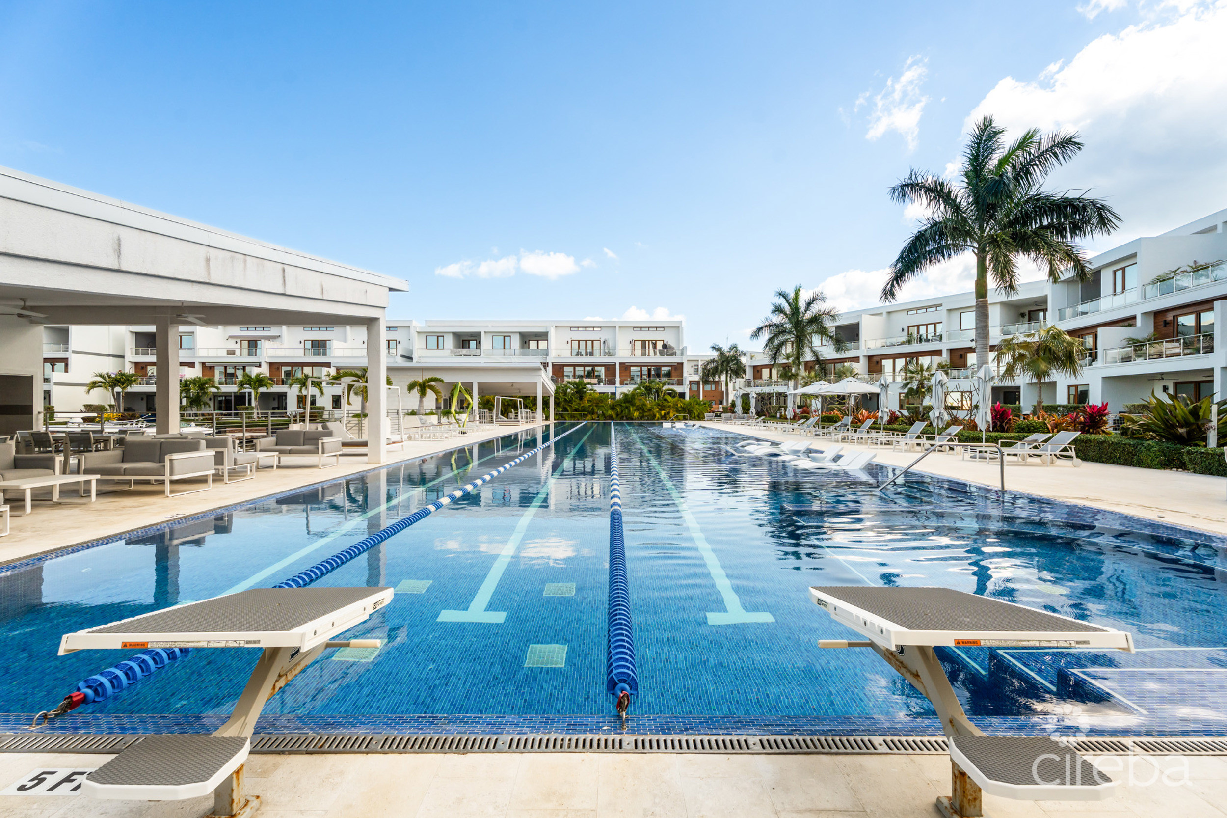 ARVIA  CANAL FRONT 2 BED, 2 BATH  PLUS DEN