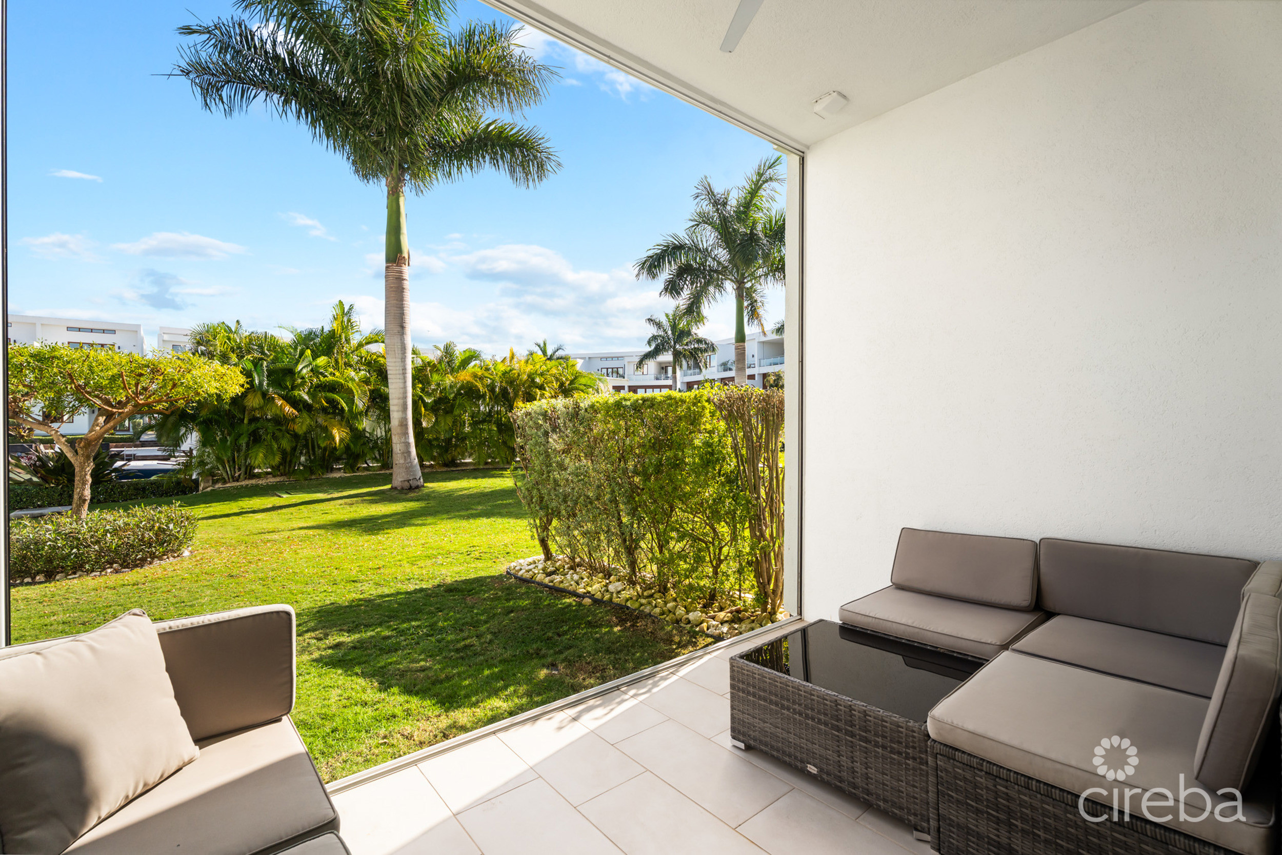 ARVIA  CANAL FRONT 2 BED, 2 BATH  PLUS DEN