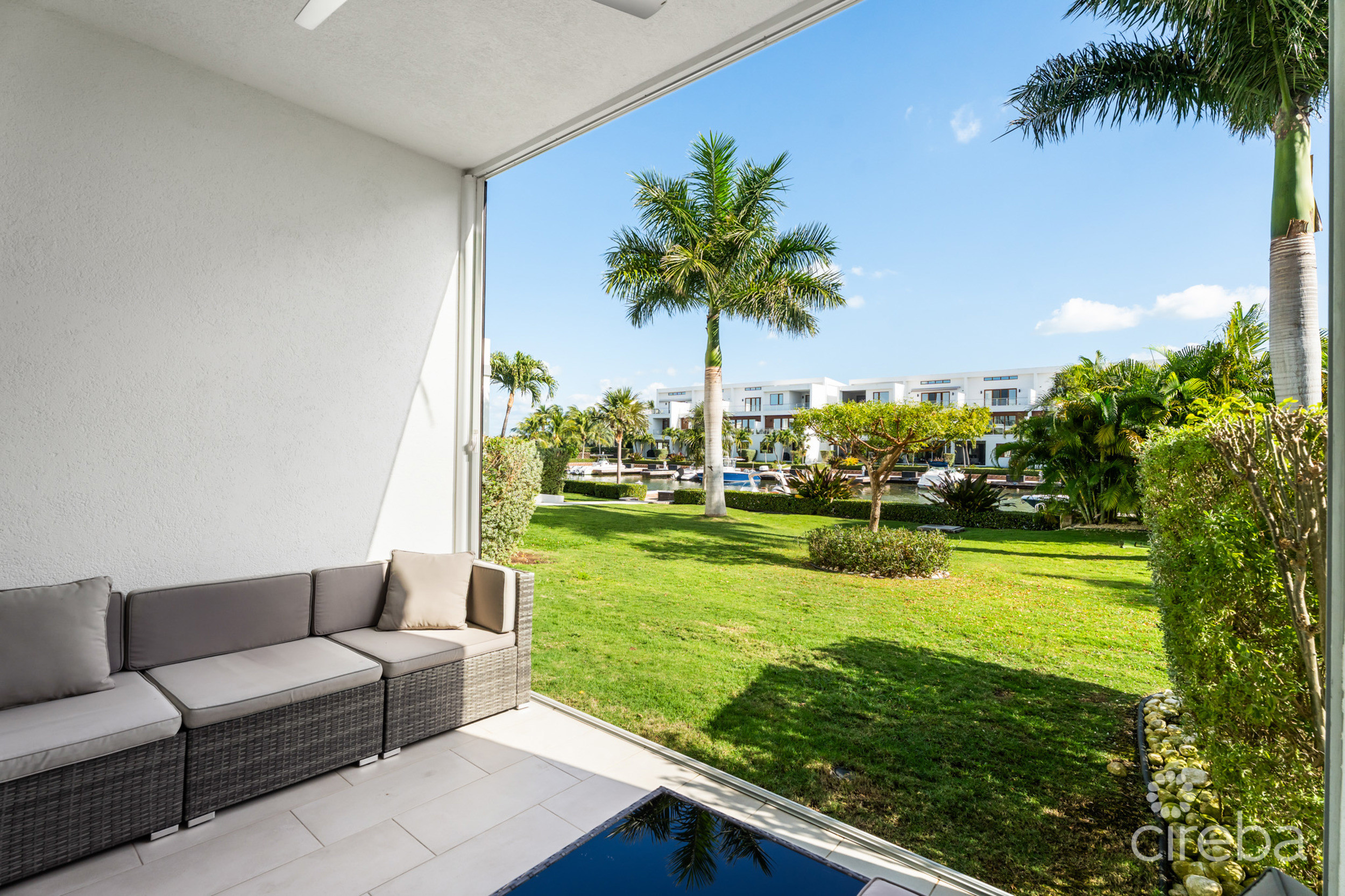 ARVIA  CANAL FRONT 2 BED, 2 BATH  PLUS DEN