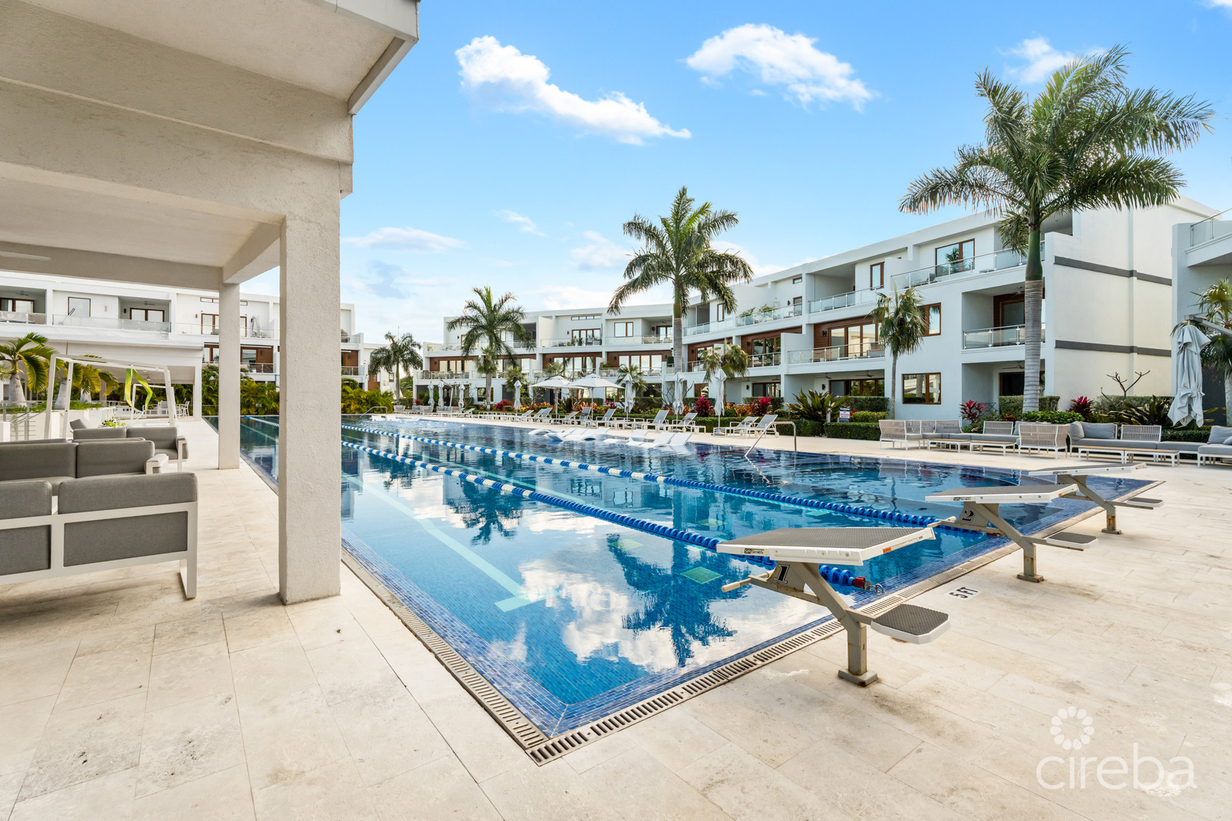 ARVIA  CANAL FRONT 2 BED, 2 BATH  PLUS DEN