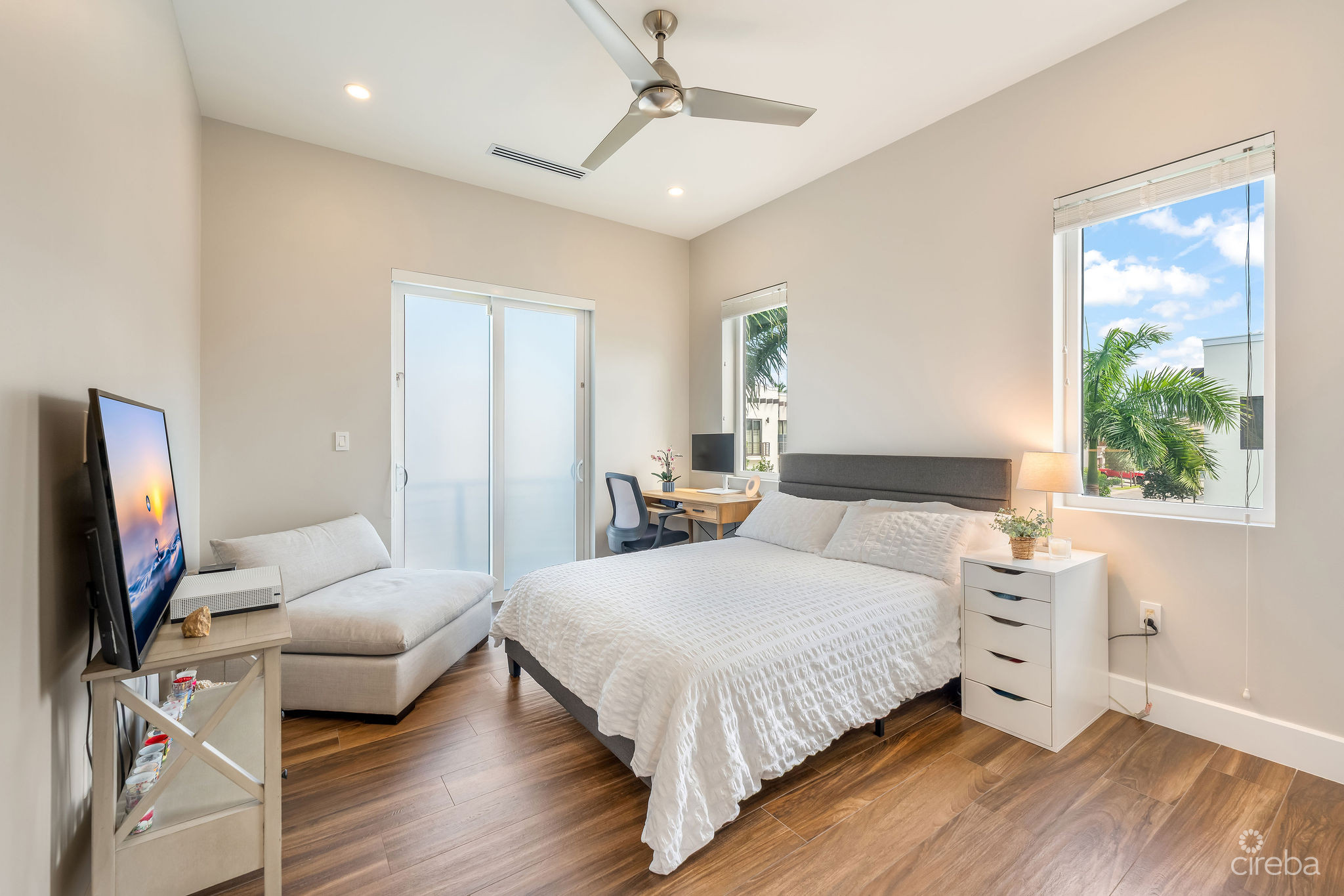 CYPRESS POINTE NORTH STAND ALONE EXECUTIVE RESIDENCE