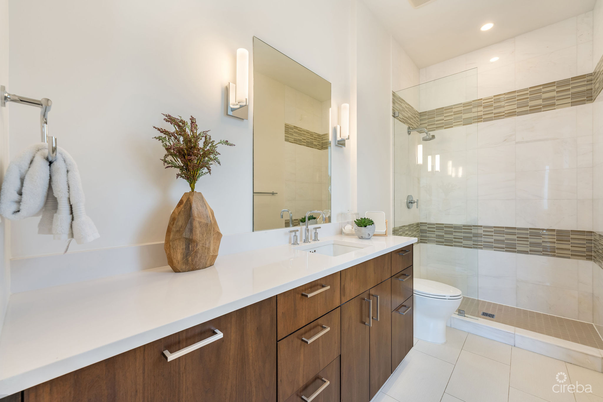 CYPRESS POINTE NORTH STAND ALONE EXECUTIVE RESIDENCE