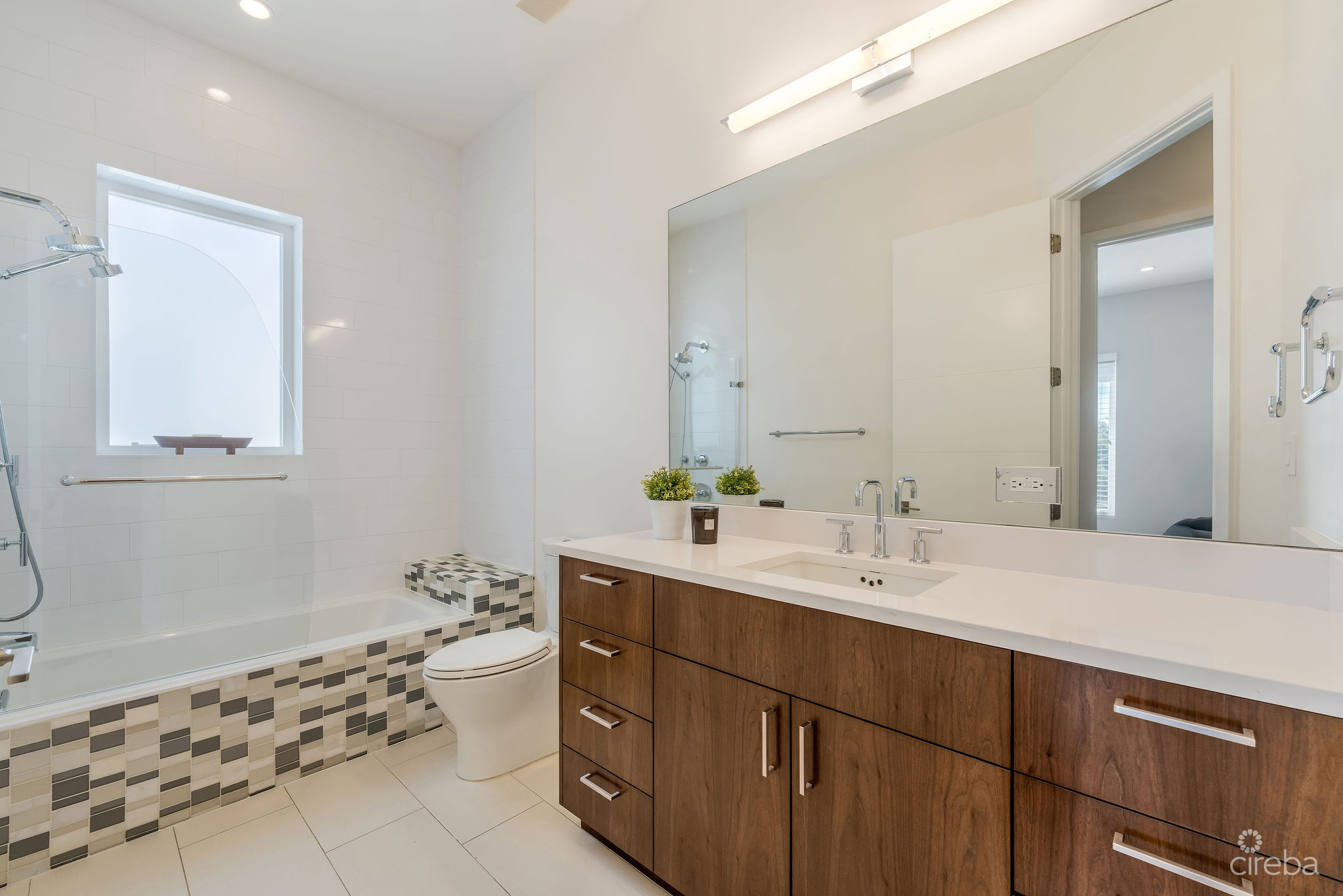 CYPRESS POINTE NORTH STAND ALONE EXECUTIVE RESIDENCE