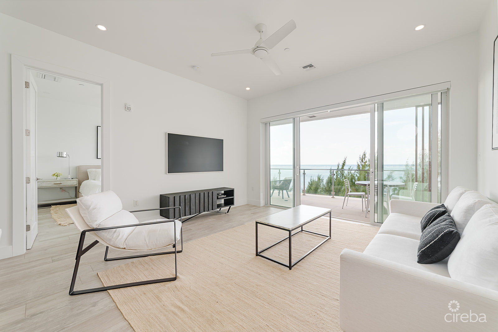 AURA PENTHOUSE – SOUTH SOUND