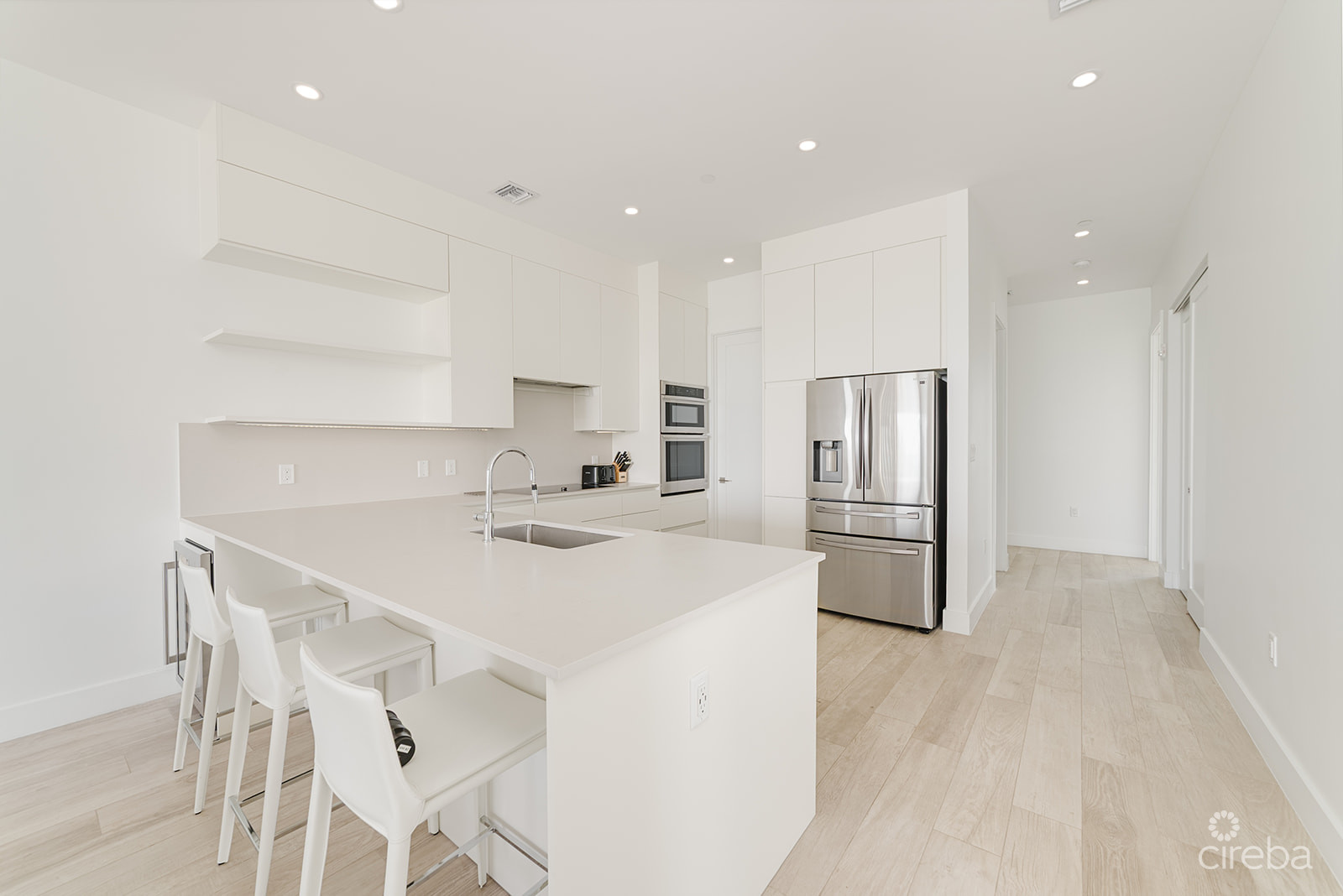 AURA PENTHOUSE – SOUTH SOUND