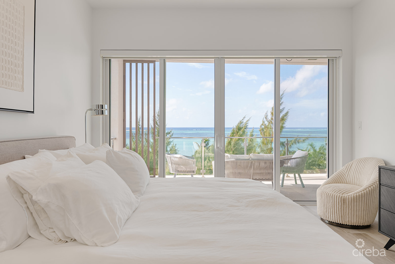 AURA PENTHOUSE – SOUTH SOUND